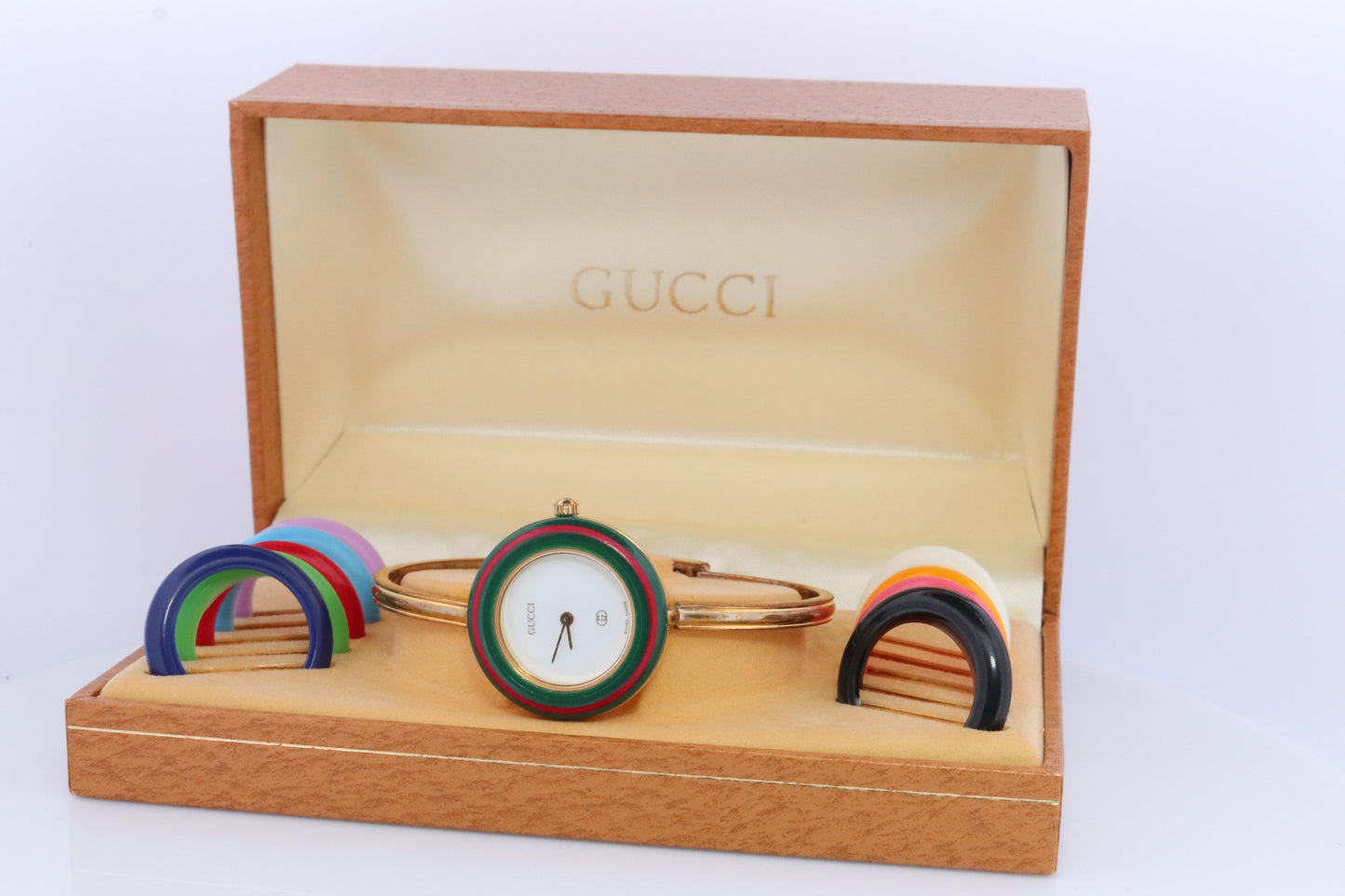 Vintage GUCCI Quartz 1100L Watch Timepiece. Gucci Ladies Bangle watch with BOX