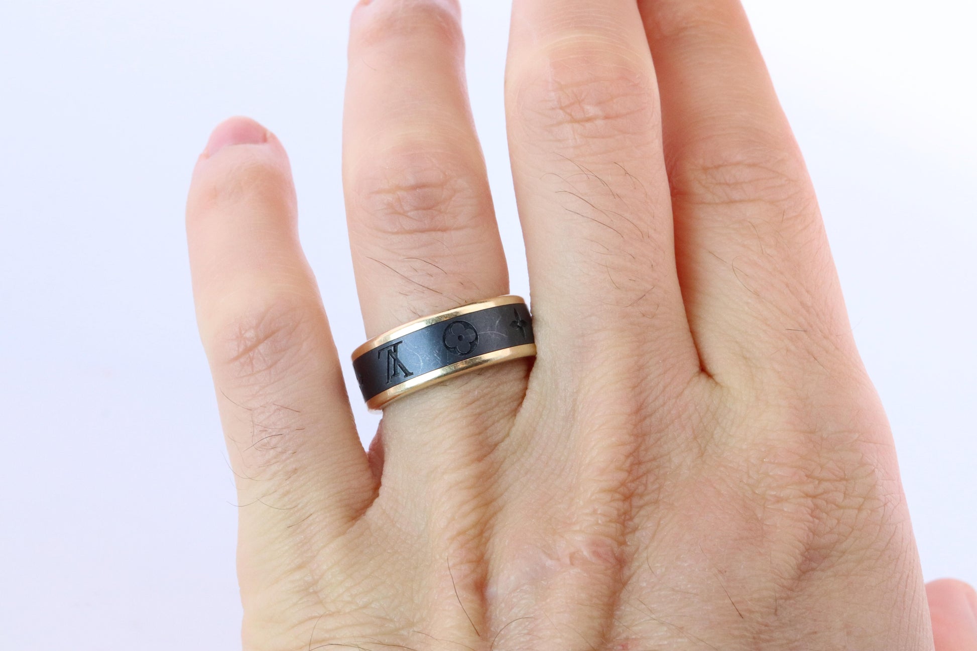 PreOwned Louis Vuitton Band. 18k Titanium Les Gastons Embossed Wide Ring.