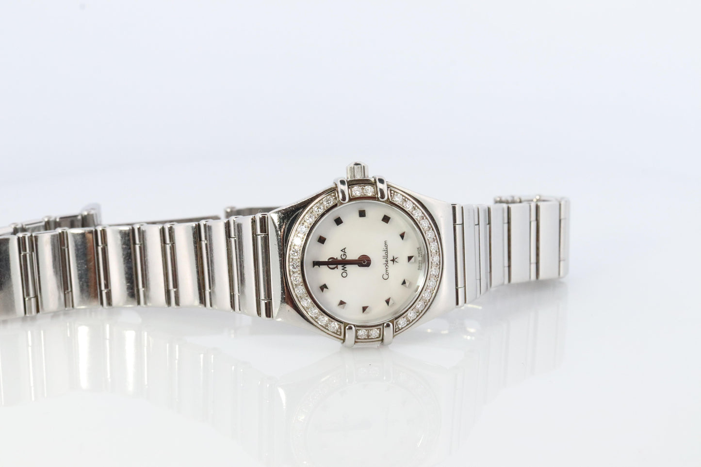 Omega Diamond Watch. Authentic Ladies Omega 1465.71 Constellation Mother Pearl.