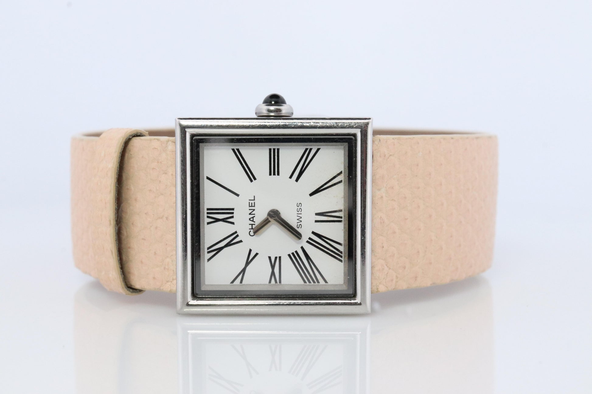 Chanel Watch. Genuine CHANEL Mademoiselle Ladies wristwatch. Quartz.