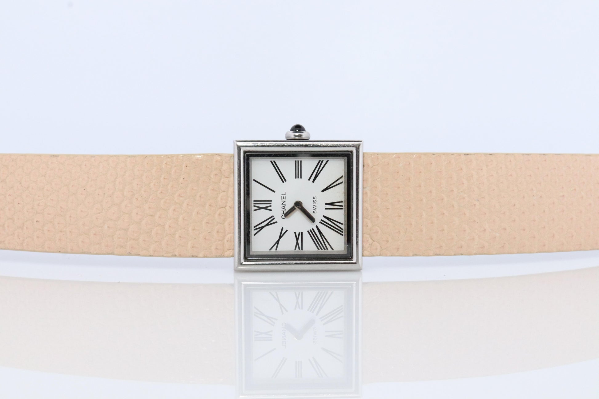 Chanel Watch. Genuine CHANEL Mademoiselle Ladies wristwatch. Quartz.