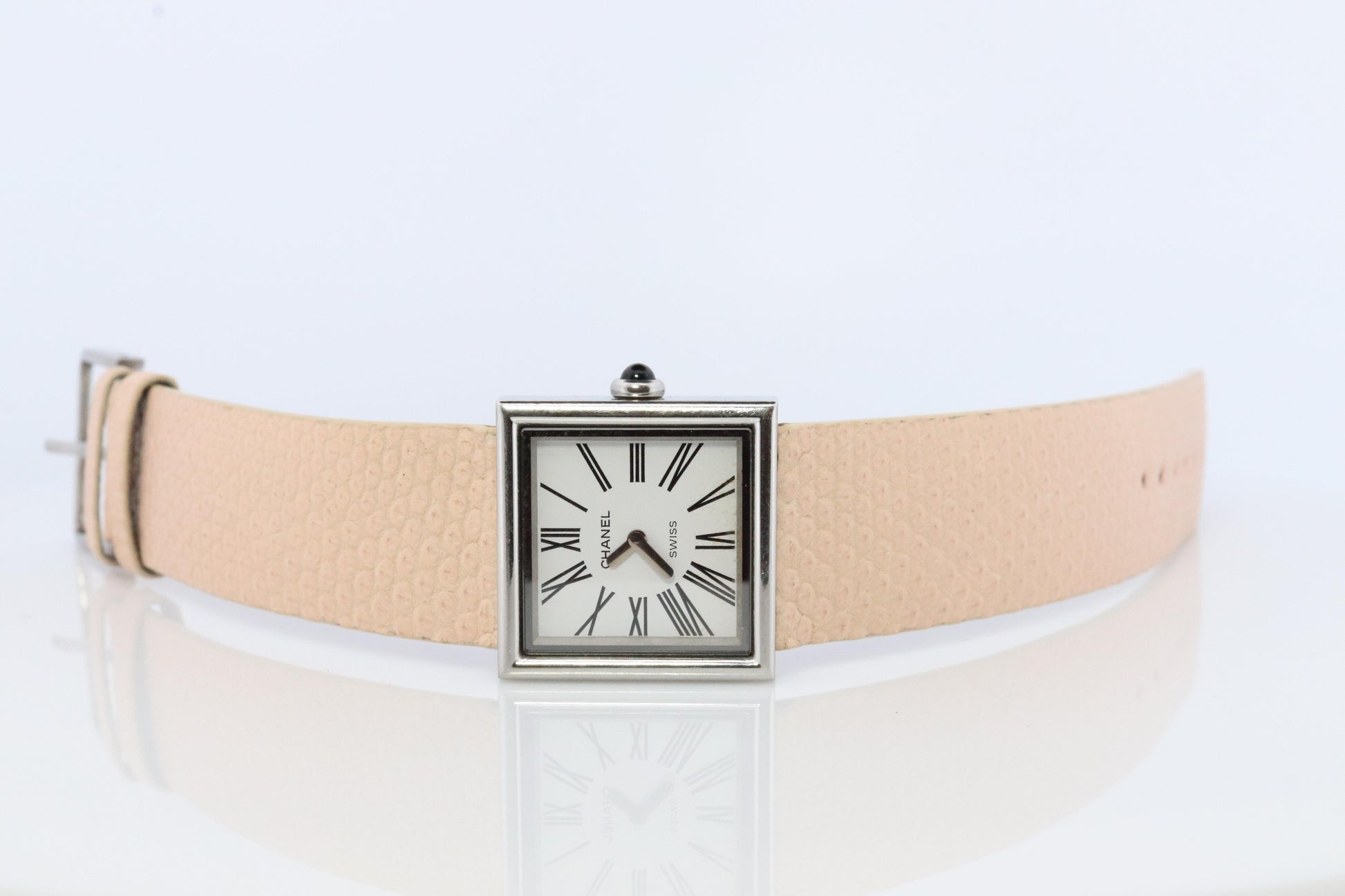 Chanel Watch. Genuine CHANEL Mademoiselle Ladies wristwatch. Quartz.