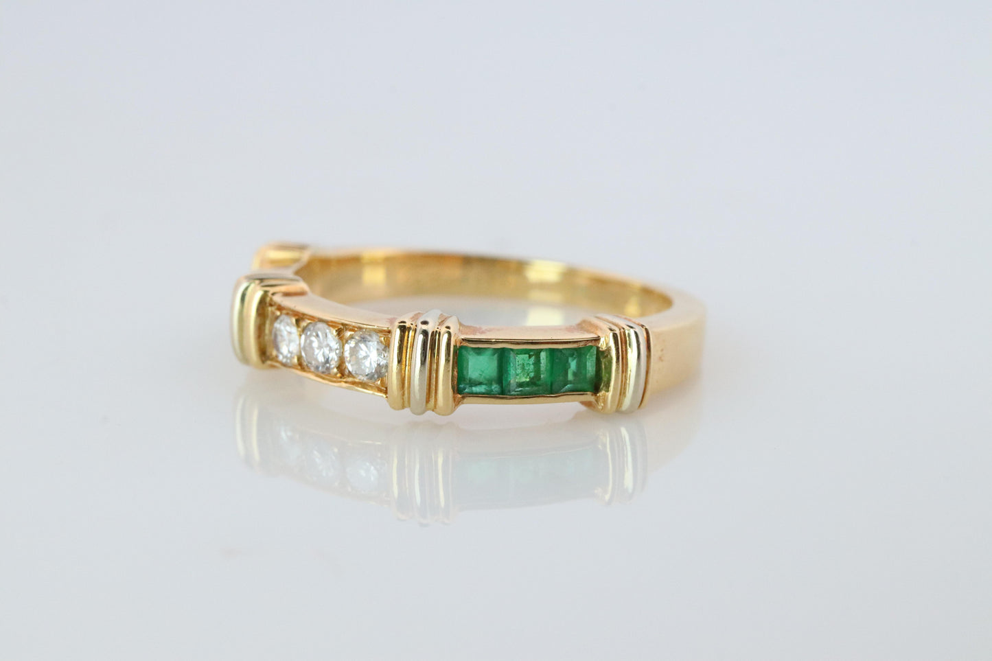 CARTIER Contessa 18k 750 Yellow Gold Ring. Cartier Diamond and Emerald Band