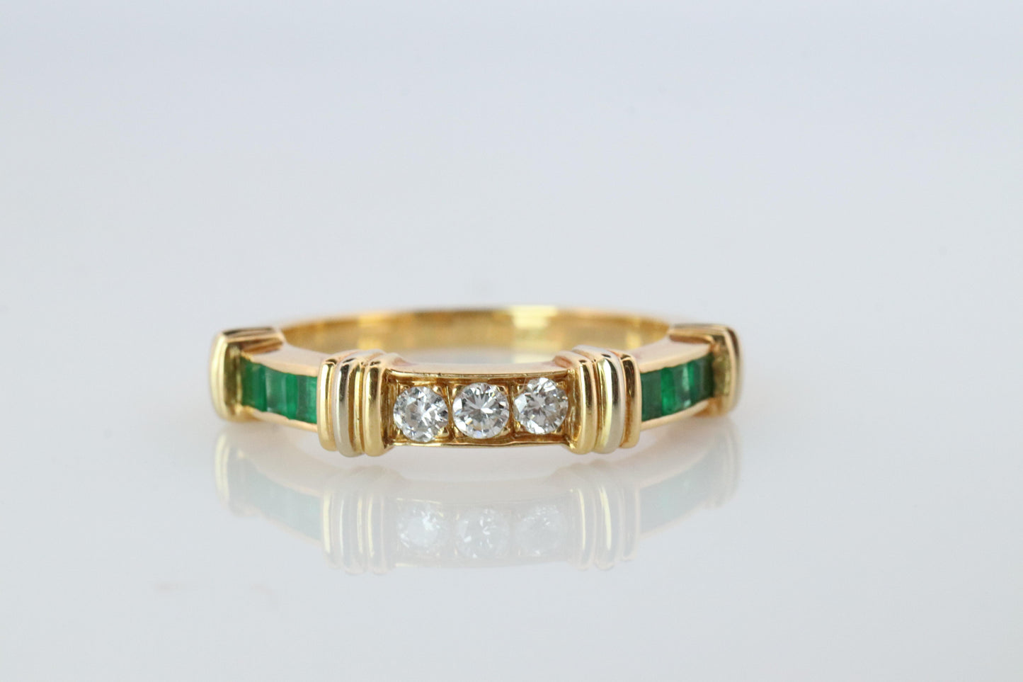 CARTIER Contessa 18k 750 Yellow Gold Ring. Cartier Diamond and Emerald Band