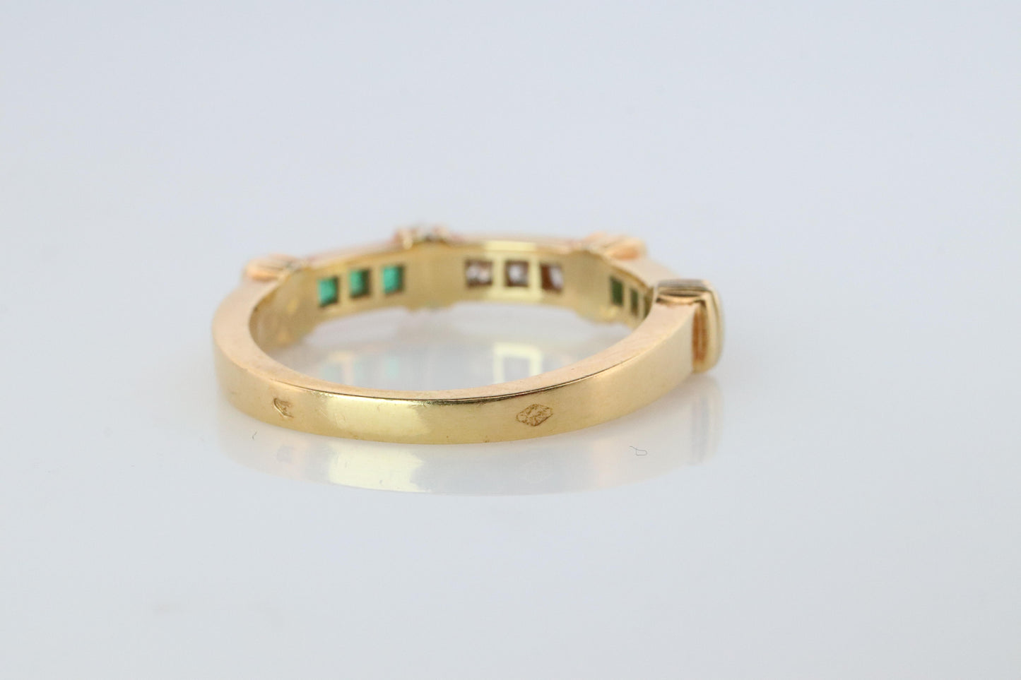 CARTIER Contessa 18k 750 Yellow Gold Ring. Cartier Diamond and Emerald Band