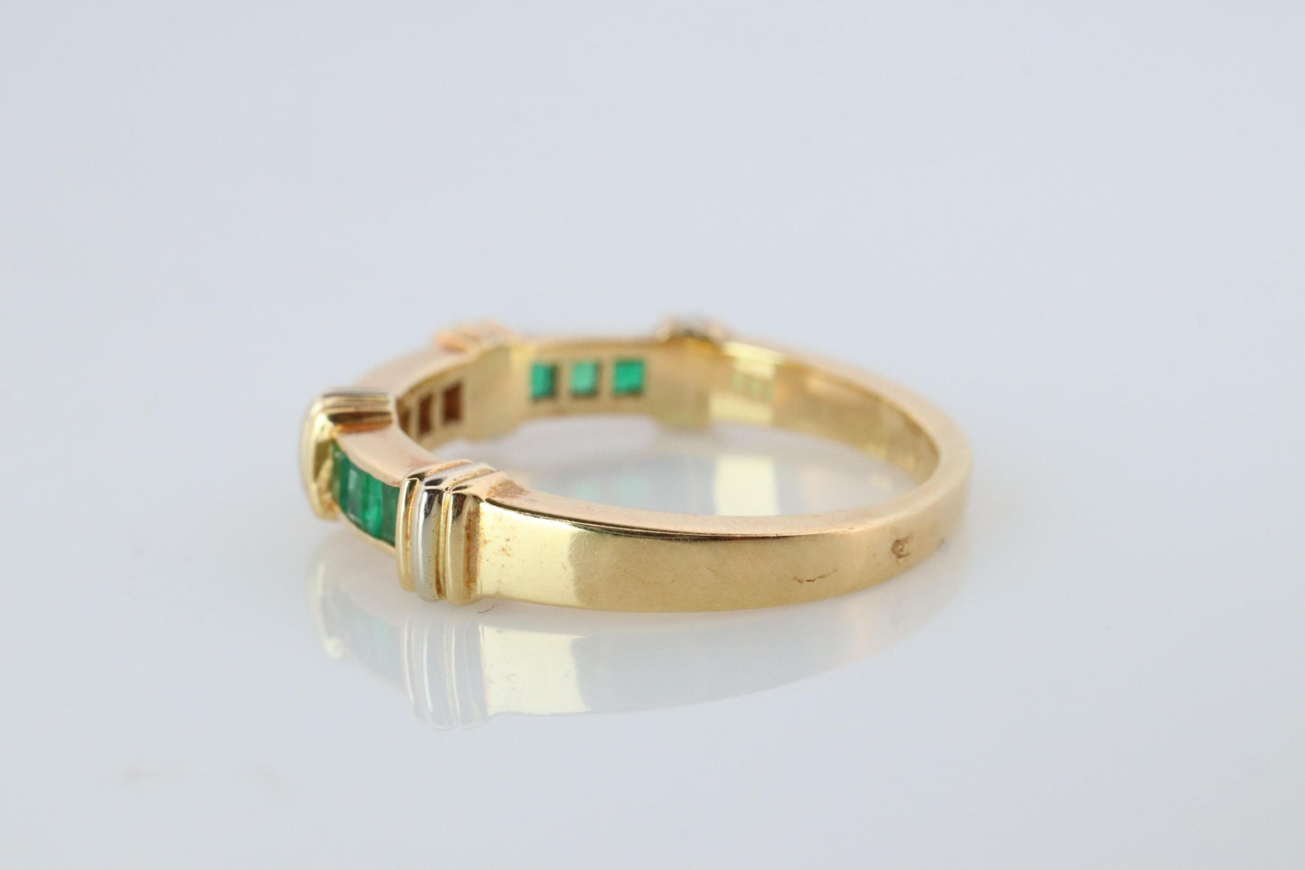 CARTIER Contessa 18k 750 Yellow Gold Ring. Cartier Diamond and Emerald Band