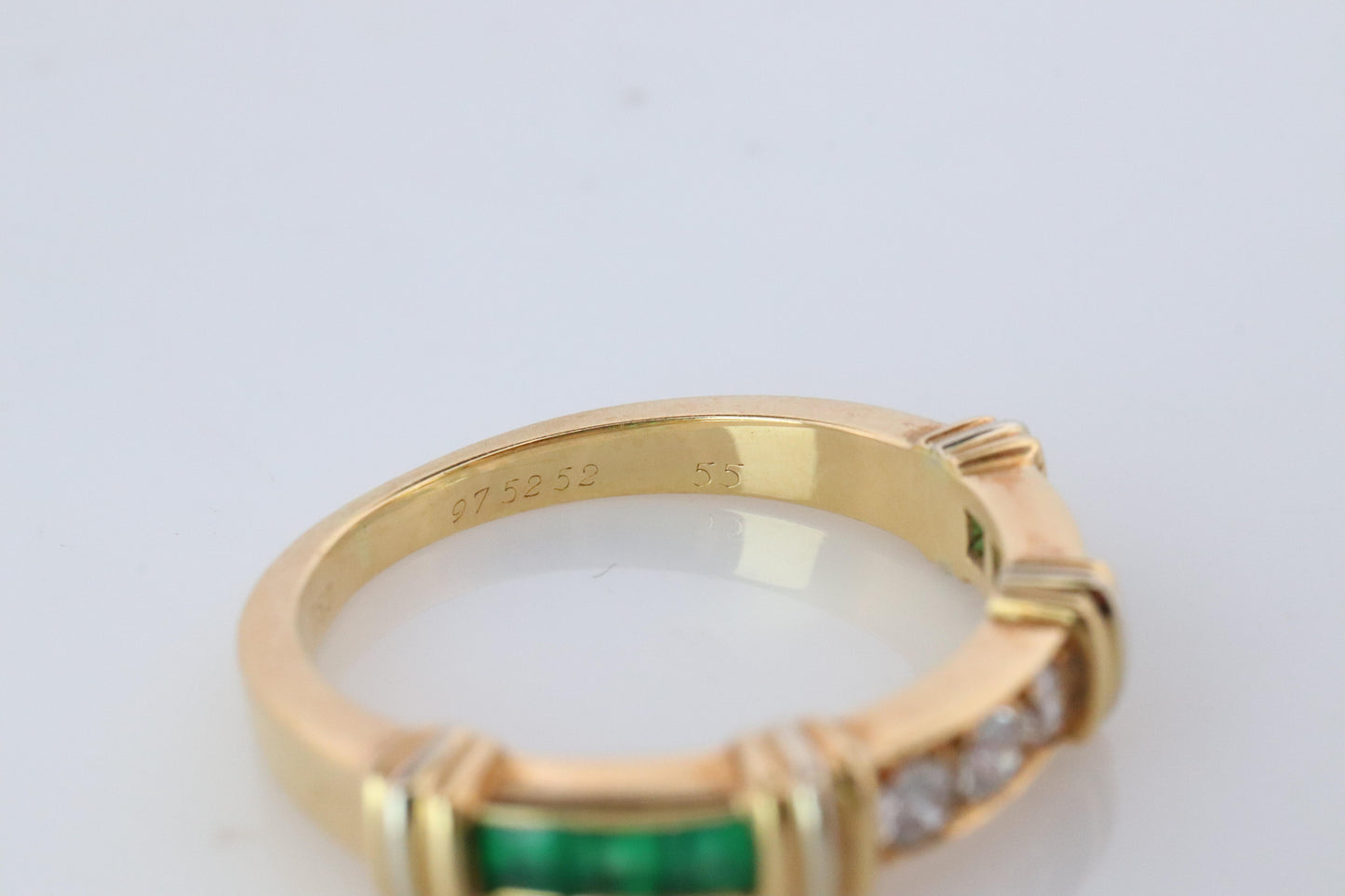 CARTIER Contessa 18k 750 Yellow Gold Ring. Cartier Diamond and Emerald Band