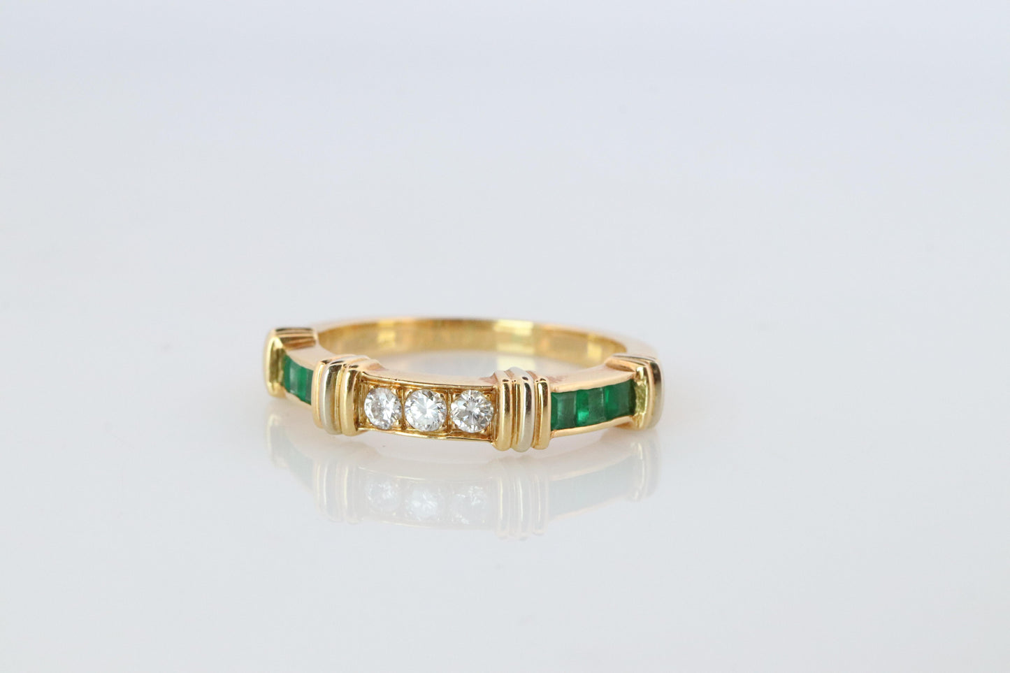 CARTIER Contessa 18k 750 Yellow Gold Ring. Cartier Diamond and Emerald Band