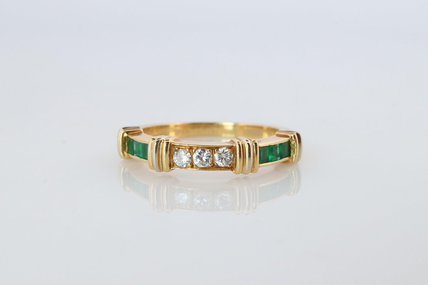 CARTIER Contessa 18k 750 Yellow Gold Ring. Cartier Diamond and Emerald Band