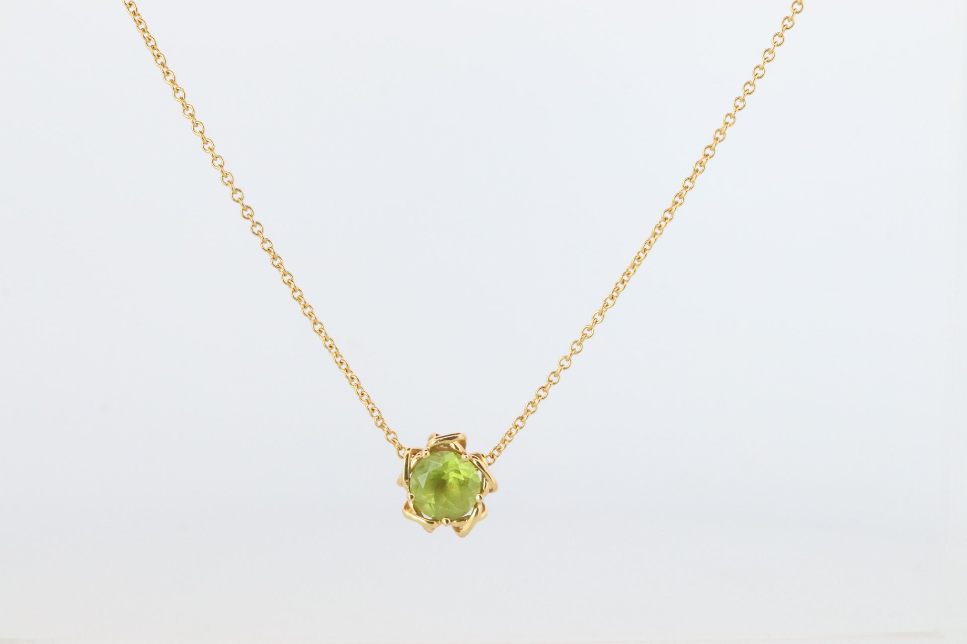 Vintage Tiffany Co Necklace. 18k Tiffany Green Peridot Kiss Around Pendant.
