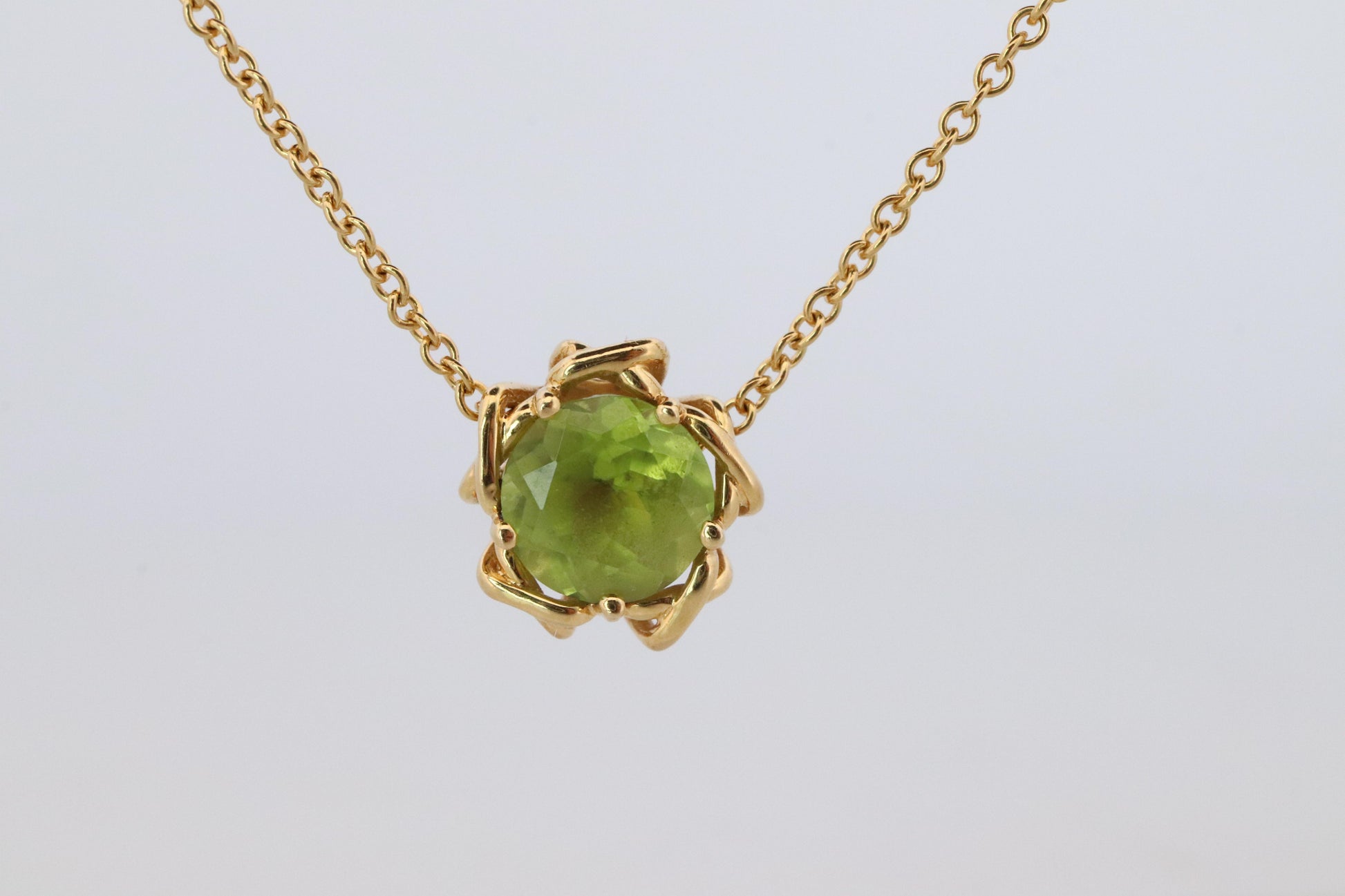 Vintage Tiffany Co Necklace. 18k Tiffany Green Peridot Kiss Around Pendant.