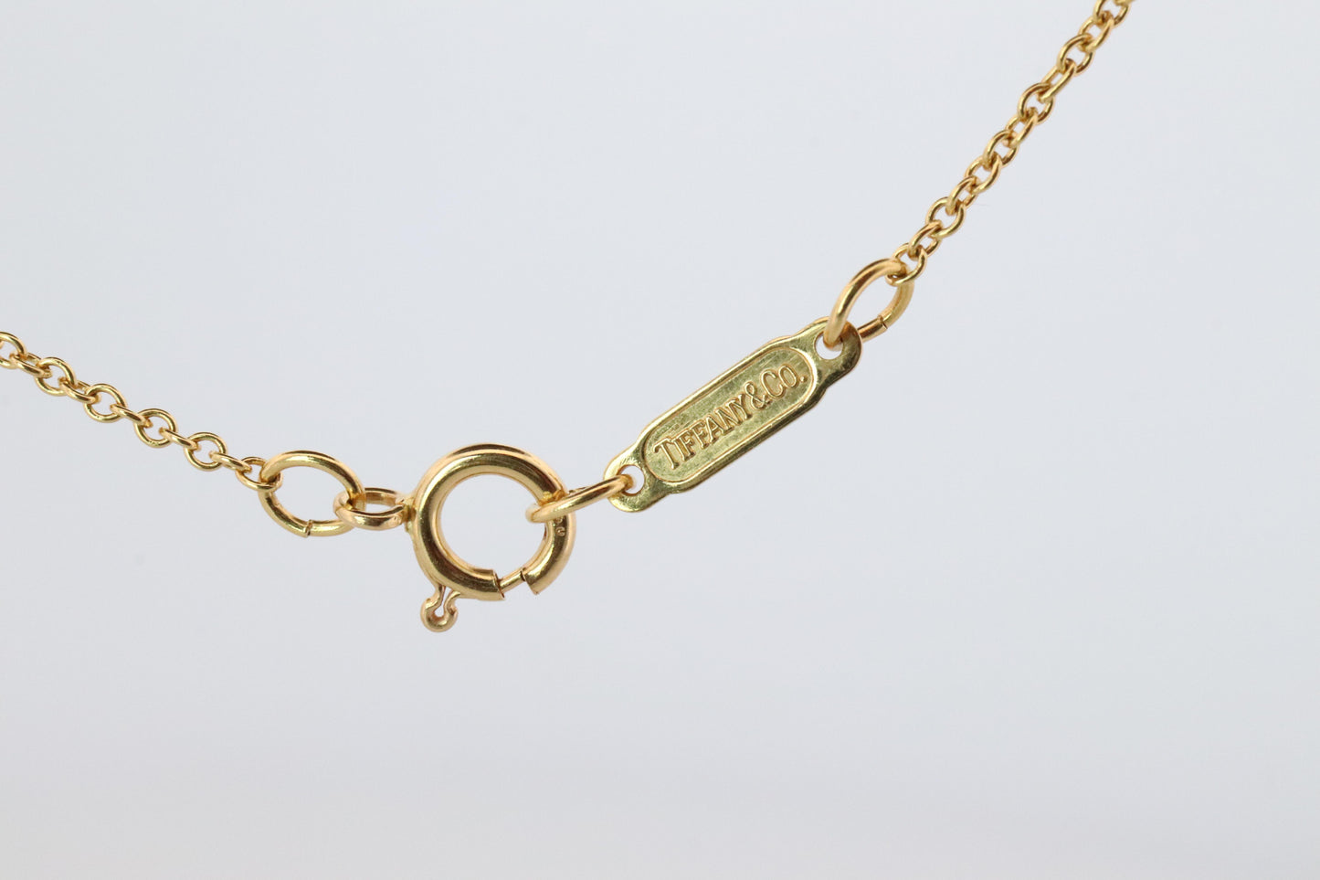 Vintage Tiffany Co Necklace. 18k Tiffany Green Peridot Kiss Around Pendant.