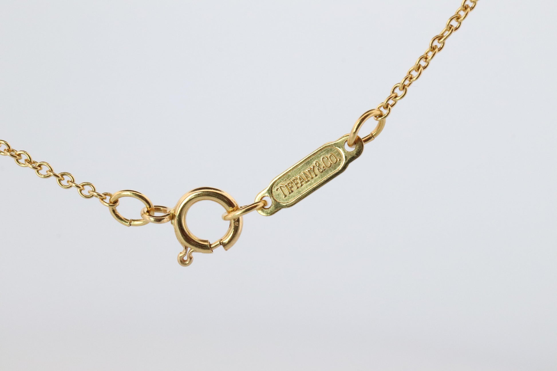 Vintage Tiffany Co Necklace. 18k Tiffany Green Peridot Kiss Around Pendant.