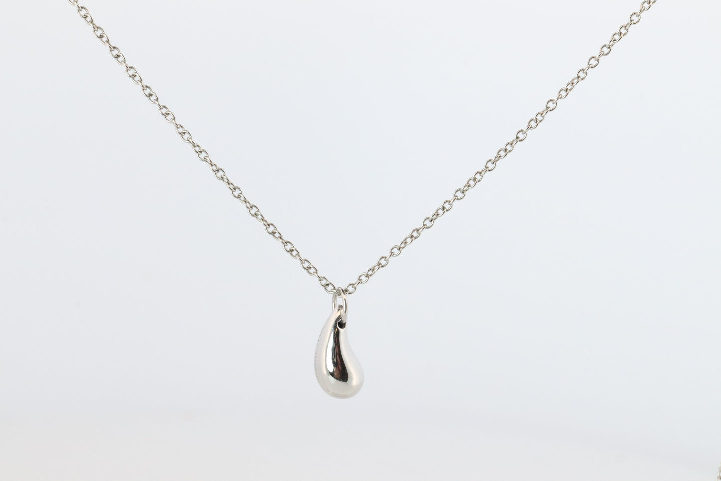 Tiffany and Co Teardrop Pendant. Platinum Tiffany Elsa Peretti Tear Necklace