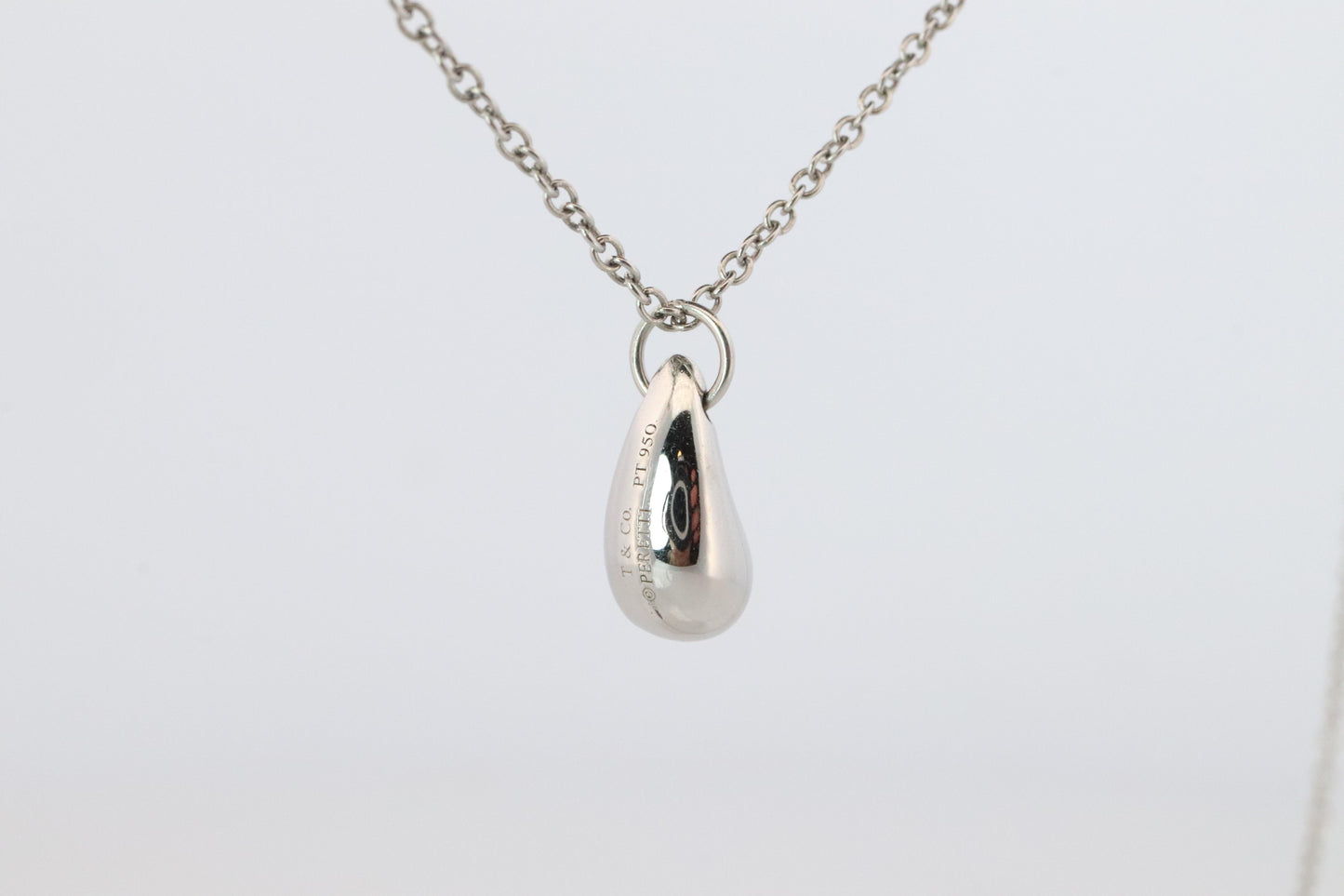 Tiffany and Co Teardrop Pendant. Platinum Tiffany Elsa Peretti Tear Necklace