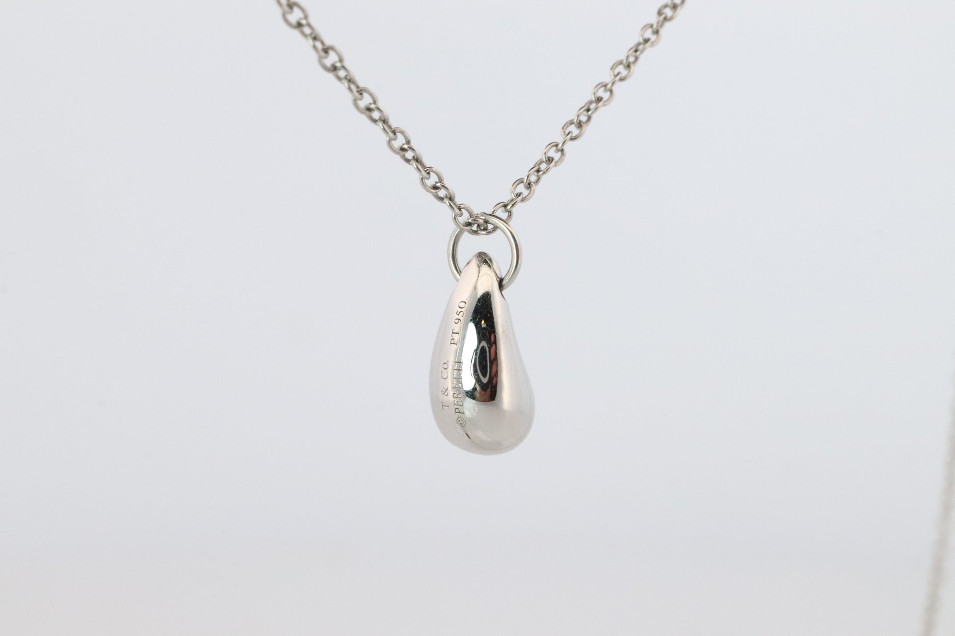 Tiffany and Co Teardrop Pendant. Platinum Tiffany Elsa Peretti Tear Necklace