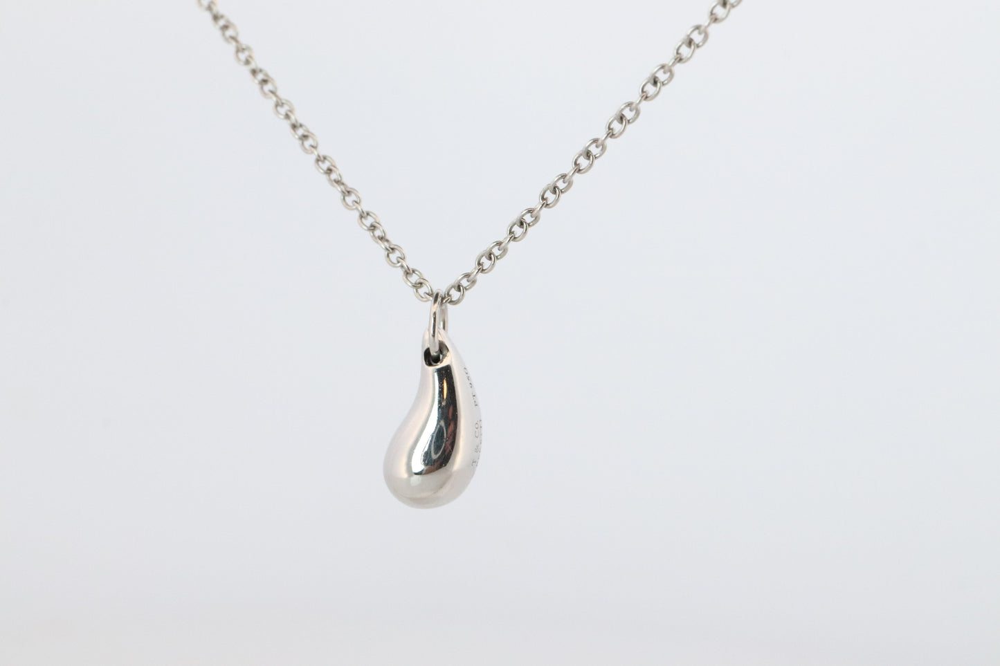 Tiffany and Co Teardrop Pendant. Platinum Tiffany Elsa Peretti Tear Necklace