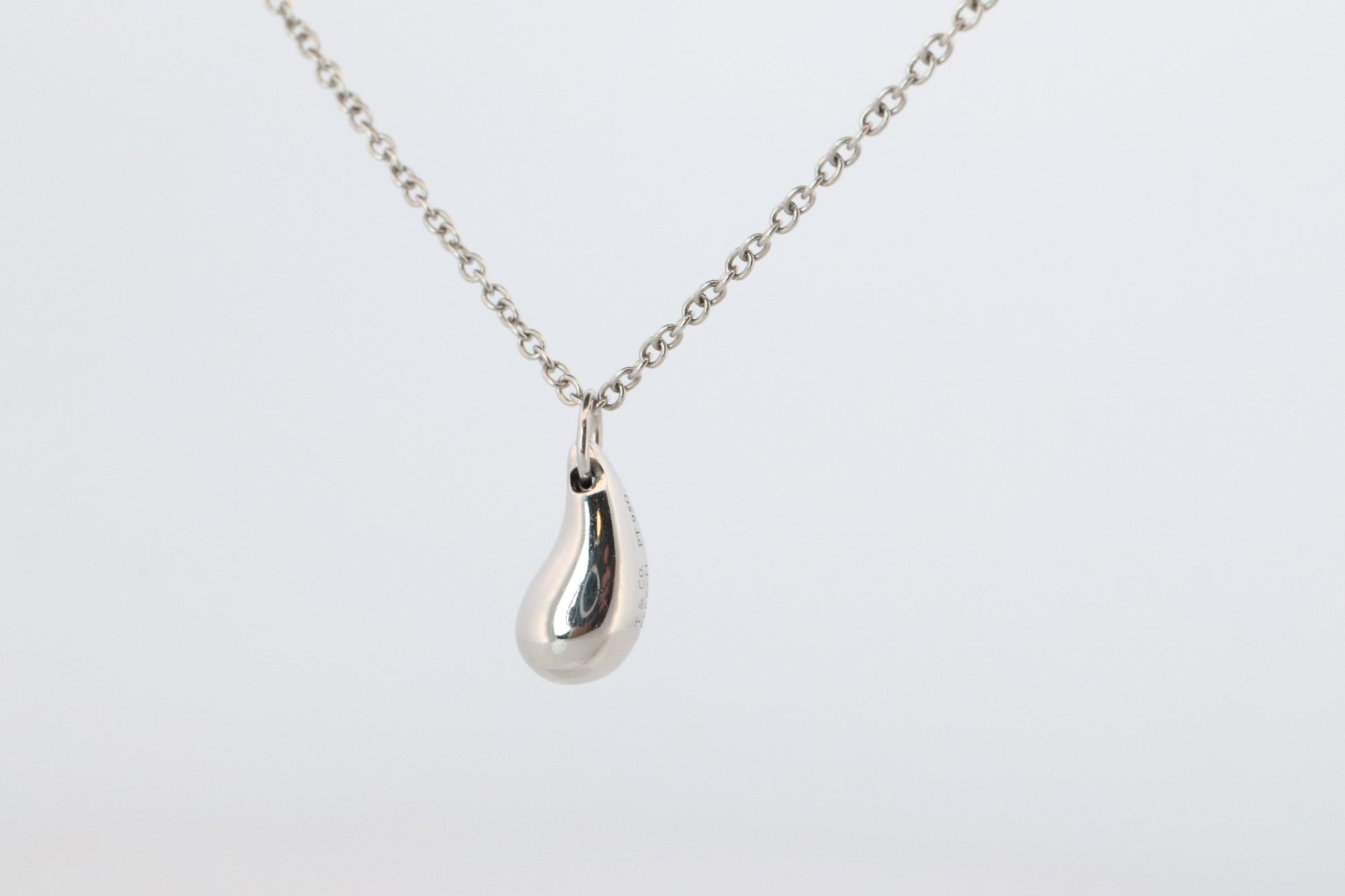 Tiffany and Co Teardrop Pendant. Platinum Tiffany Elsa Peretti Tear Necklace