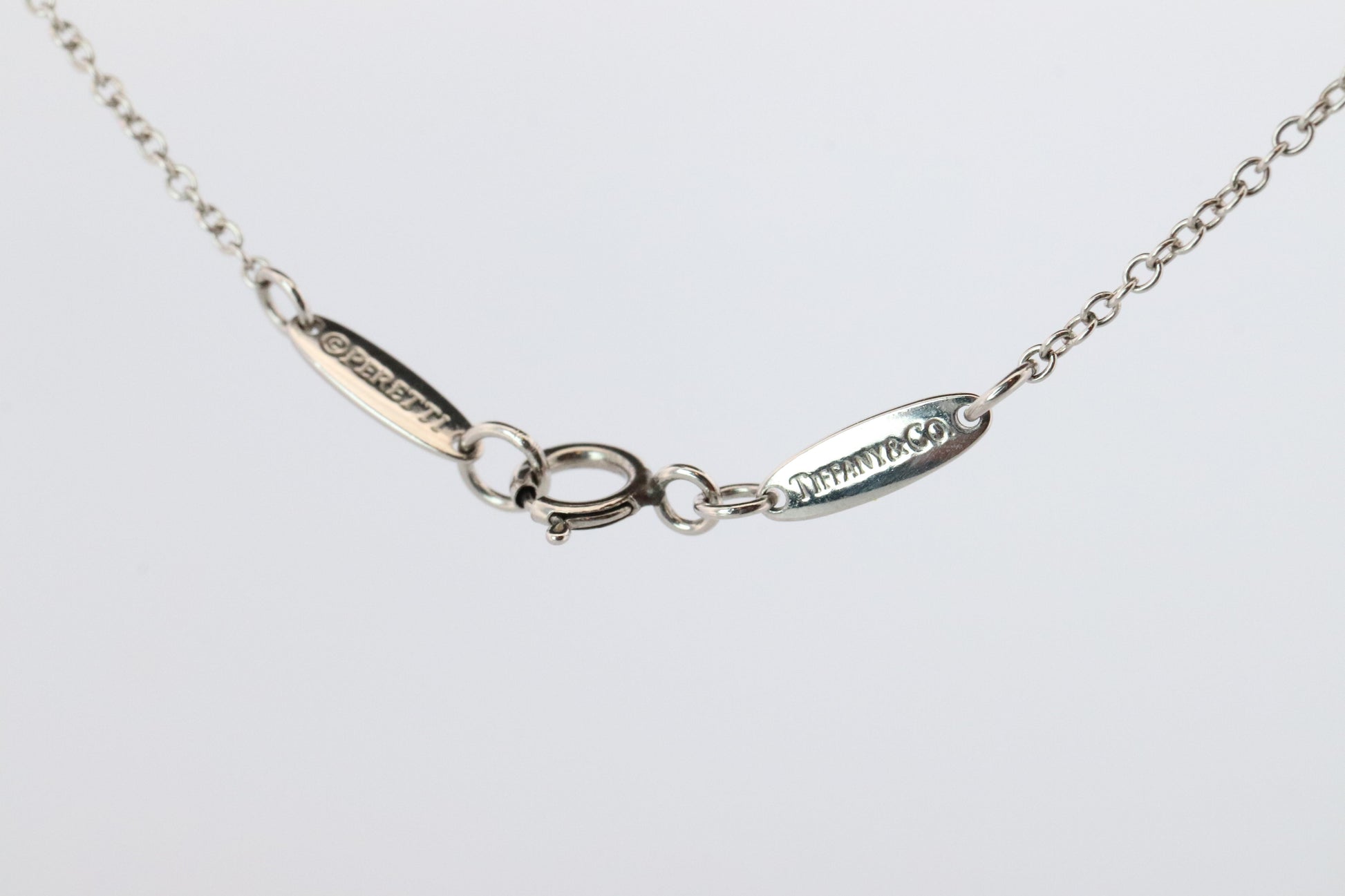 Tiffany and Co Teardrop Pendant. Platinum Tiffany Elsa Peretti Tear Necklace