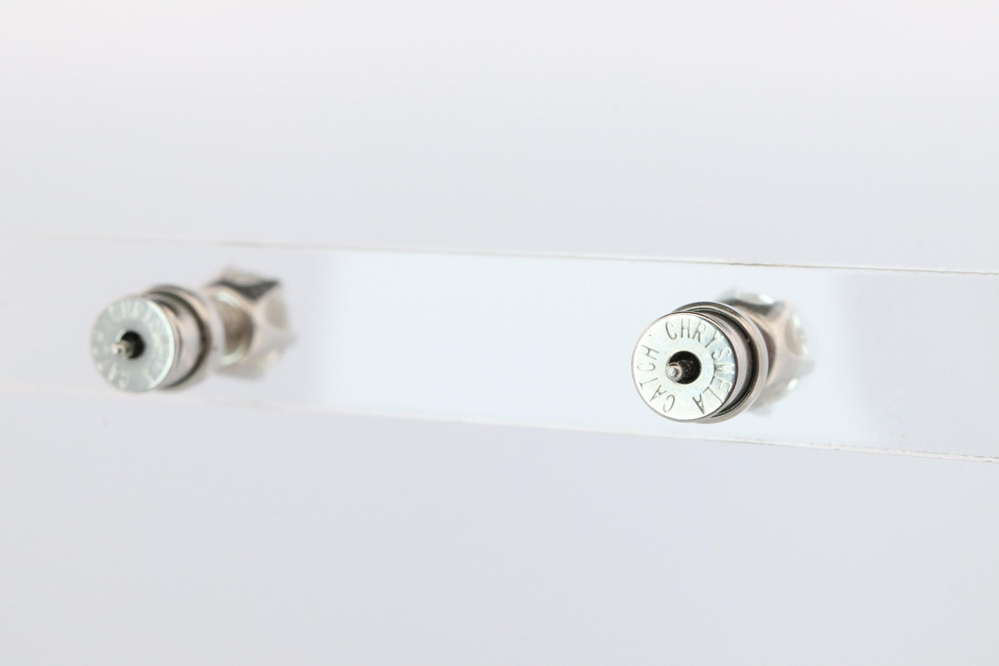 Diamond Stud Earrings. Platinum PT900 1ctw Diamond Claw Studs Earrings.