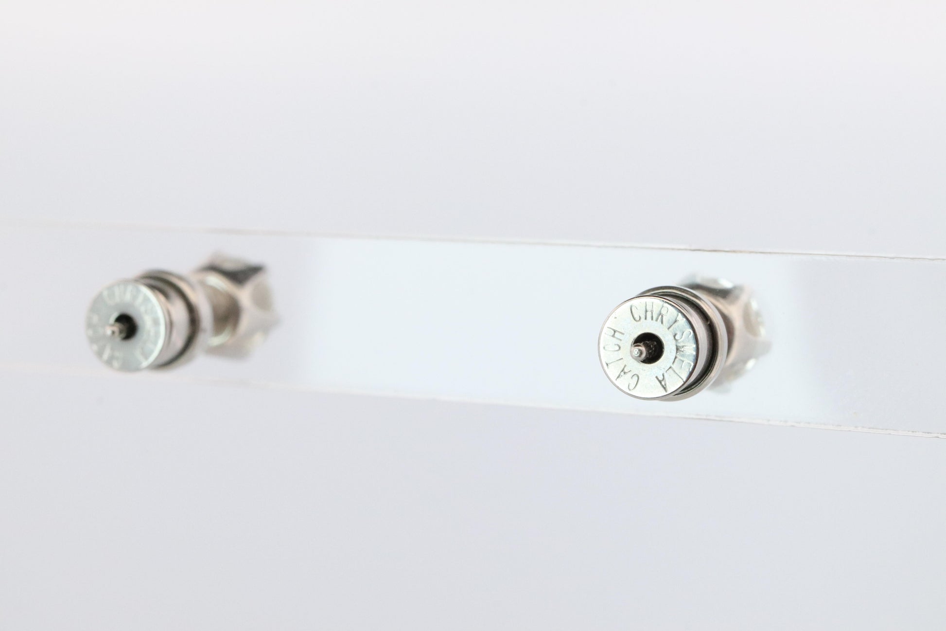 Diamond Stud Earrings. Platinum PT900 1ctw Diamond Claw Studs Earrings.