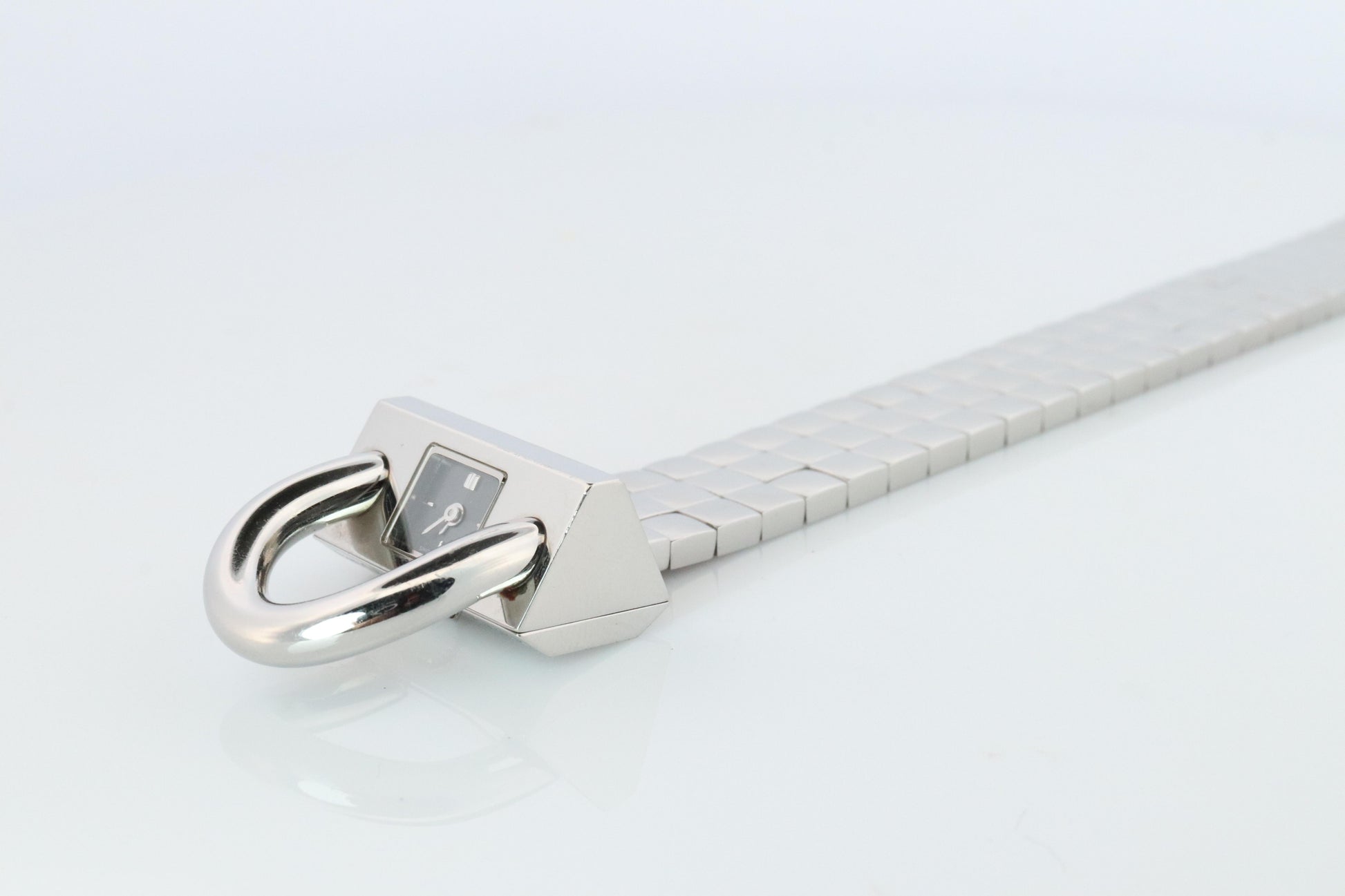 Van Cleef and Arpels Cadenas Lock watch. VCA Cadenas wristwatch