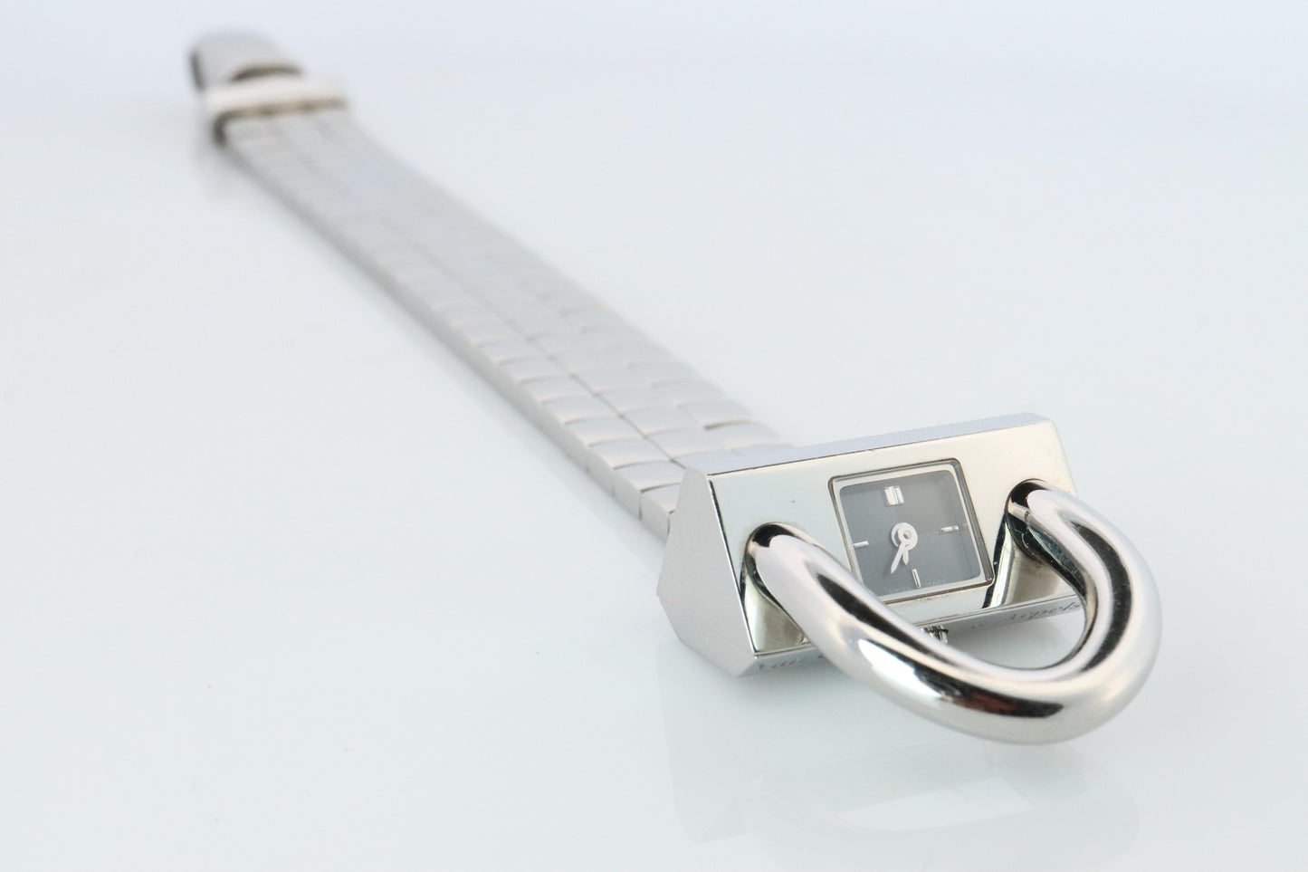Van Cleef and Arpels Cadenas Lock watch. VCA Cadenas wristwatch