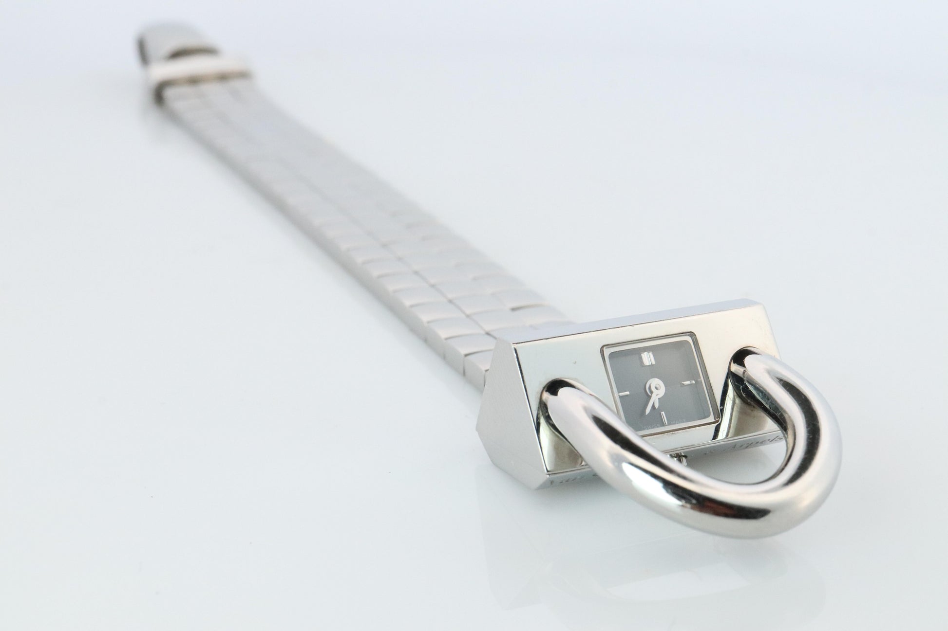 Van Cleef and Arpels Cadenas Lock watch. VCA Cadenas wristwatch