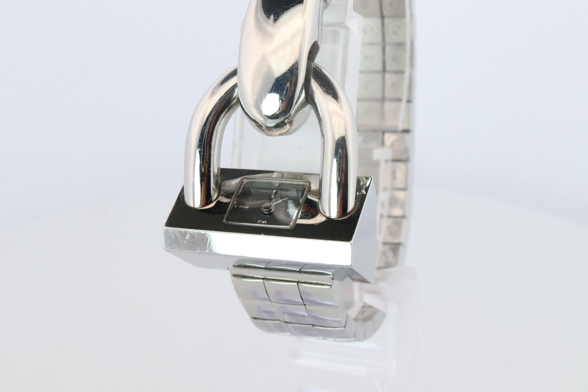 Van Cleef and Arpels Cadenas Lock watch. VCA Cadenas wristwatch
