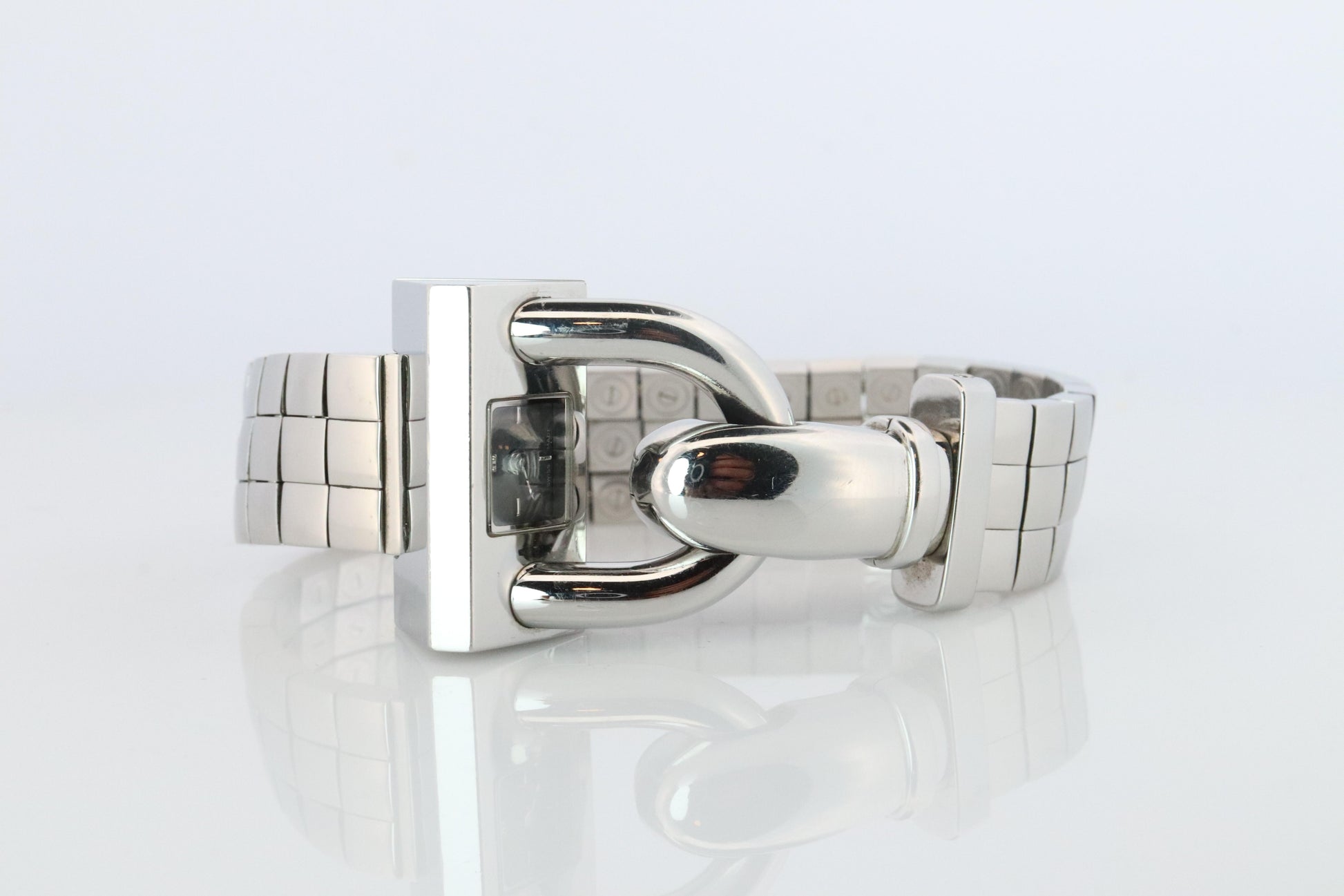Van Cleef and Arpels Cadenas Lock watch. VCA Cadenas wristwatch