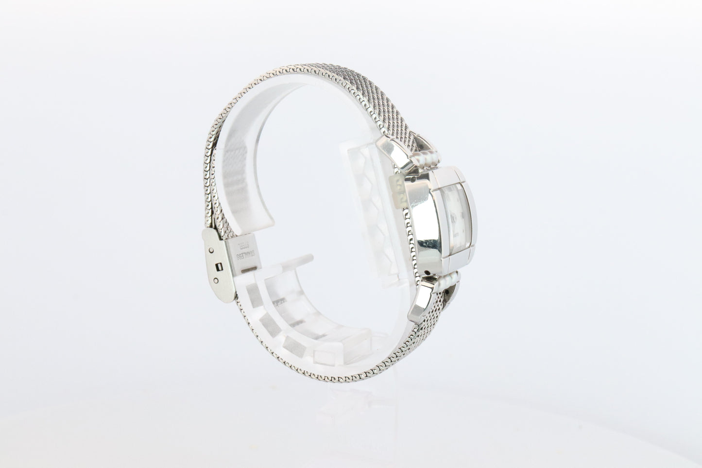 Mikimoto 500059 Watch. Mikimoto Pearl and MOP Dial ladies watch