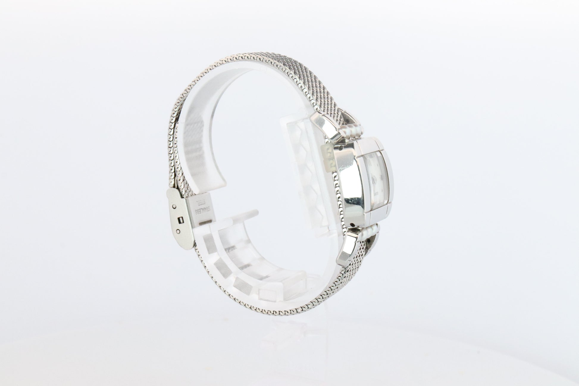 Mikimoto 500059 Watch. Mikimoto Pearl and MOP Dial ladies watch