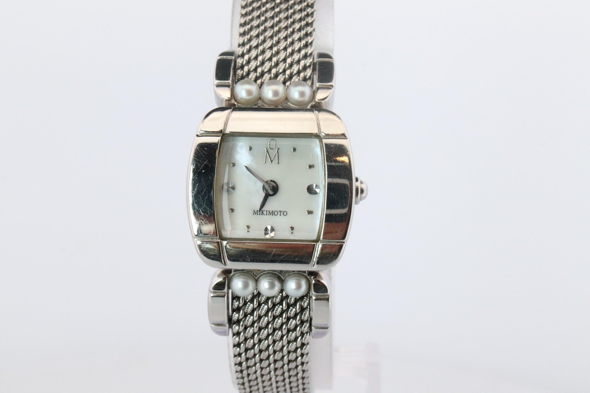 Mikimoto 500059 Watch. Mikimoto Pearl and MOP Dial ladies watch
