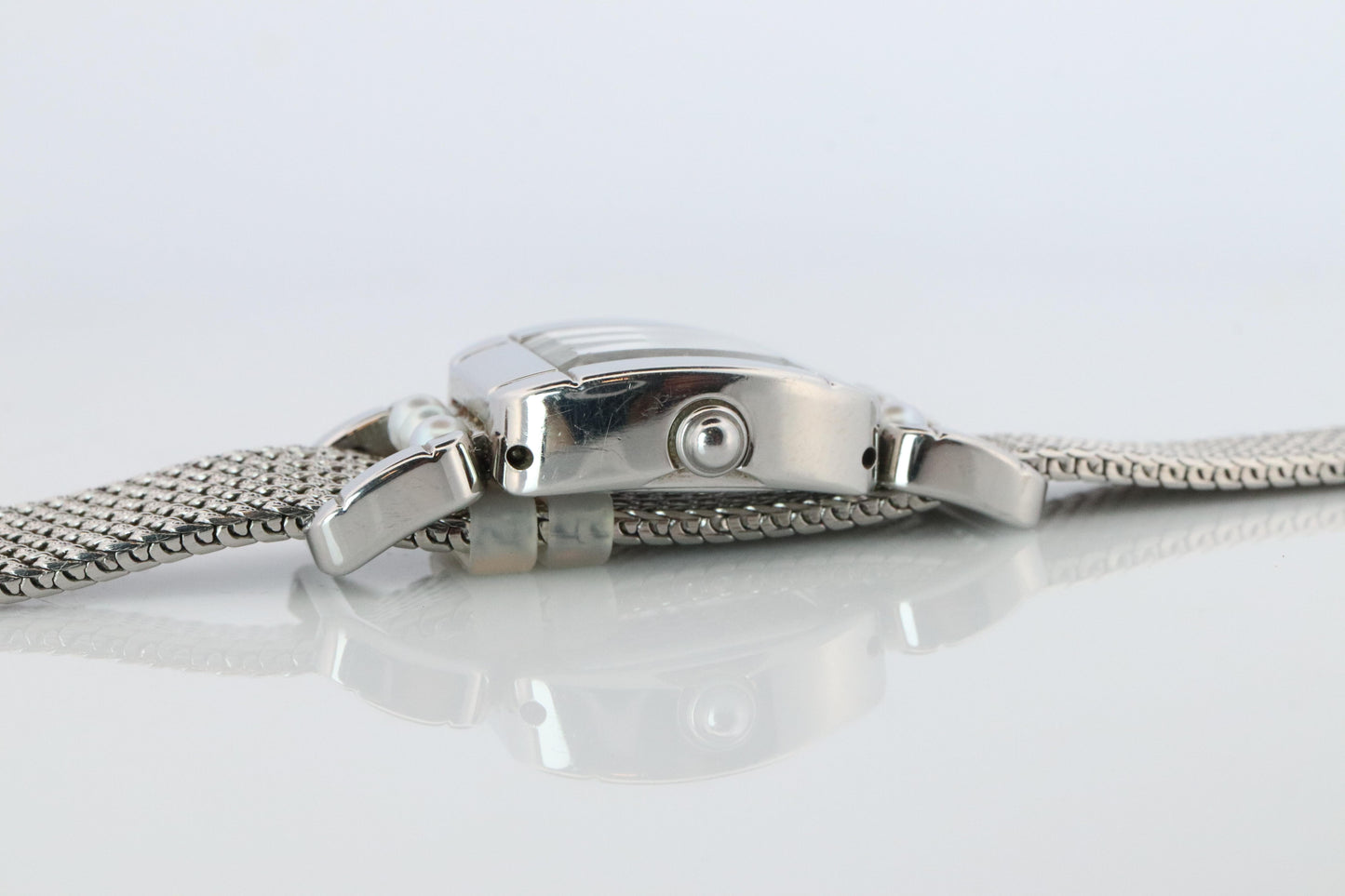 Mikimoto 500059 Watch. Mikimoto Pearl and MOP Dial ladies watch