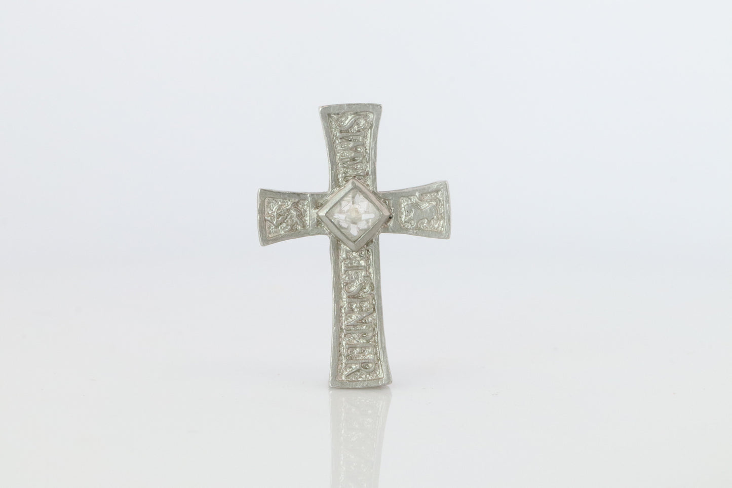 SUWA Platinum Diamond Cross Pendant. PT950 0.6ct Diamond Crucifix Pendant.