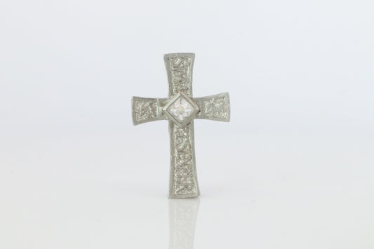 SUWA Platinum Diamond Cross Pendant. PT950 0.6ct Diamond Crucifix Pendant.