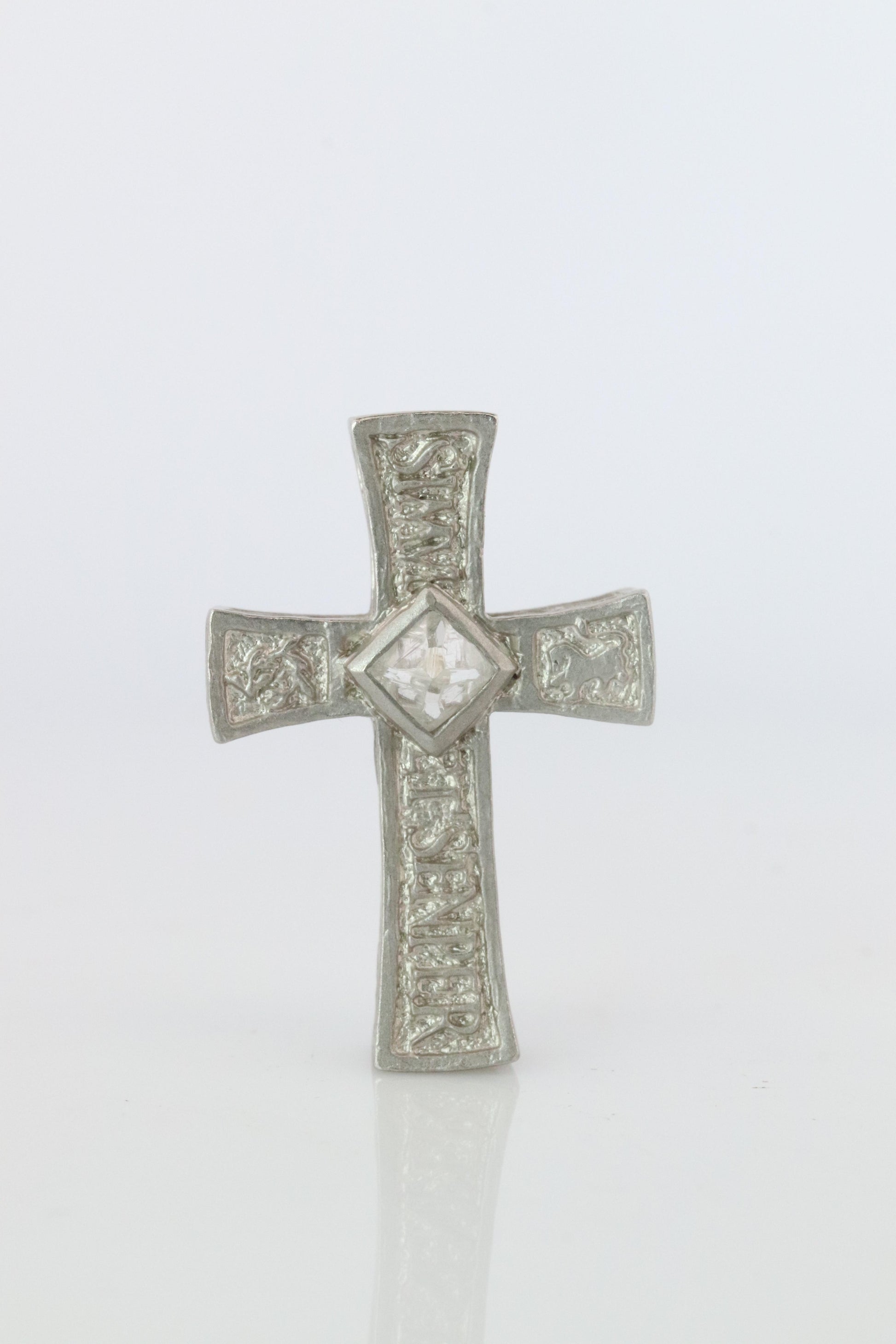 SUWA Platinum Diamond Cross Pendant. PT950 0.6ct Diamond Crucifix Pendant.