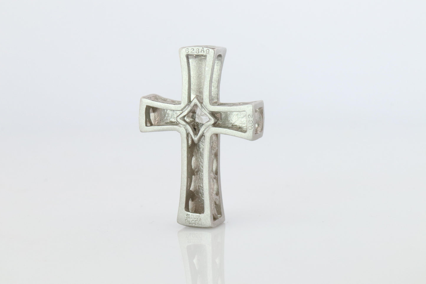 SUWA Platinum Diamond Cross Pendant. PT950 0.6ct Diamond Crucifix Pendant.