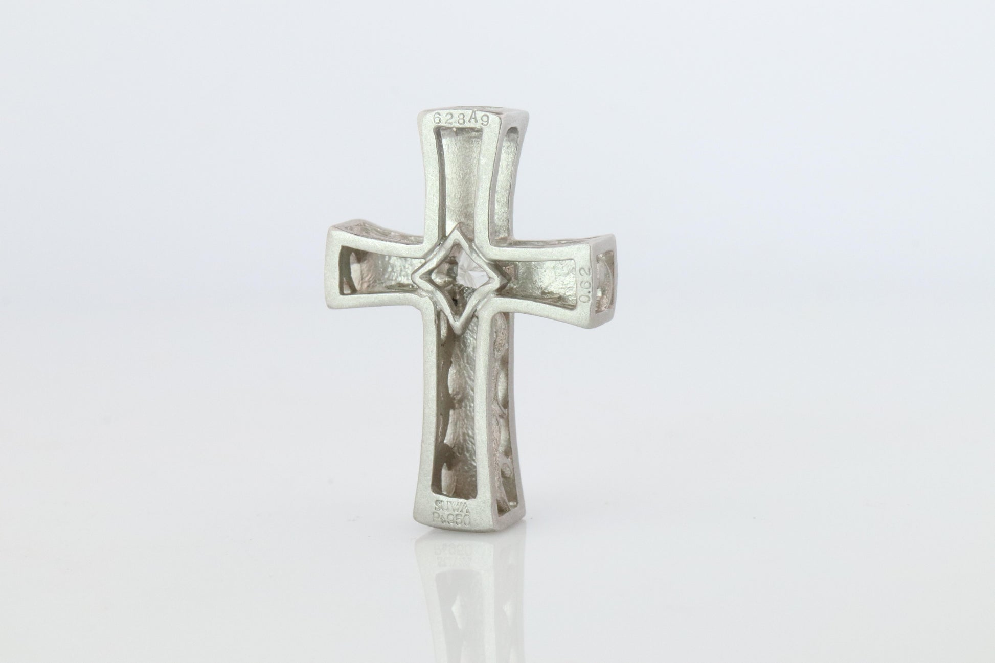 SUWA Platinum Diamond Cross Pendant. PT950 0.6ct Diamond Crucifix Pendant.