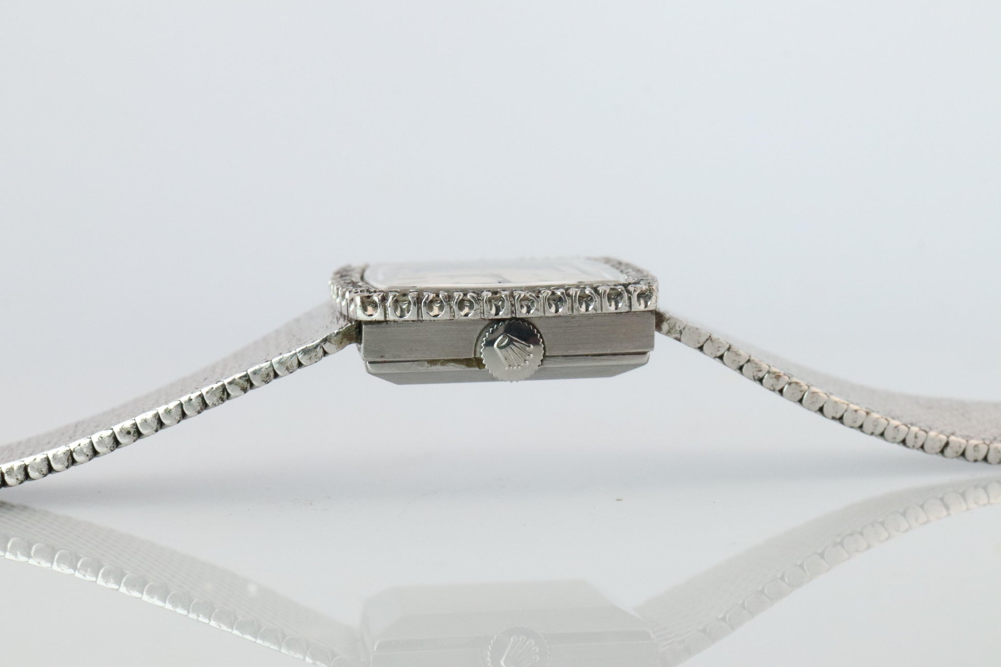 Genuine Rolex Watch. Diamond Bezel 1971 Ladies Manual ROLEX 2611 Precision