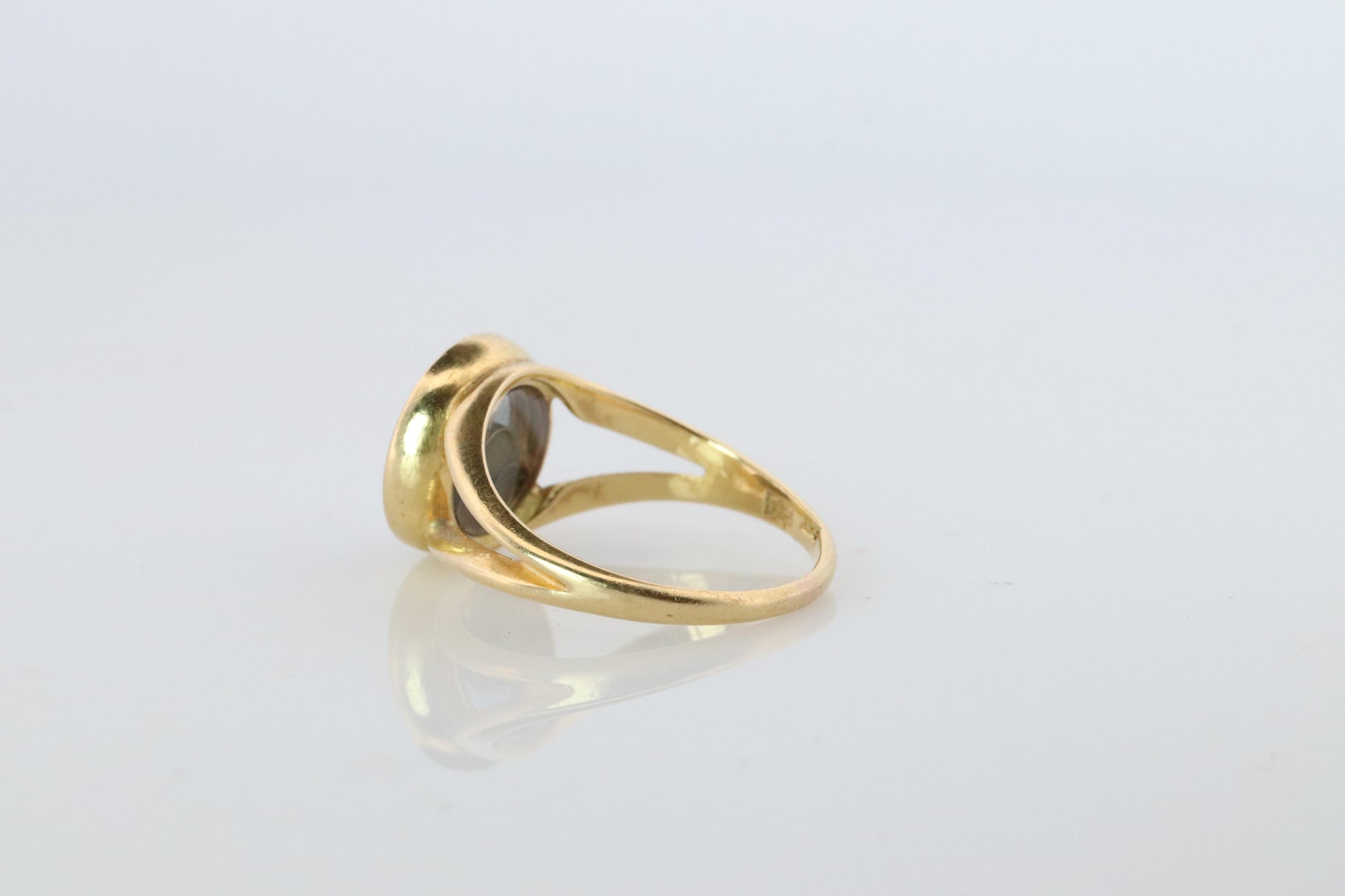 18k Chopard Happy Diamond ring. CHOPARD Happy Diamond band