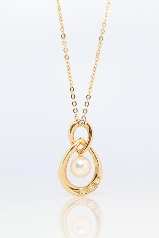 Mikimoto Pendant. Vintage 18k Gold Mikimoto Pearl Diamond Necklace.