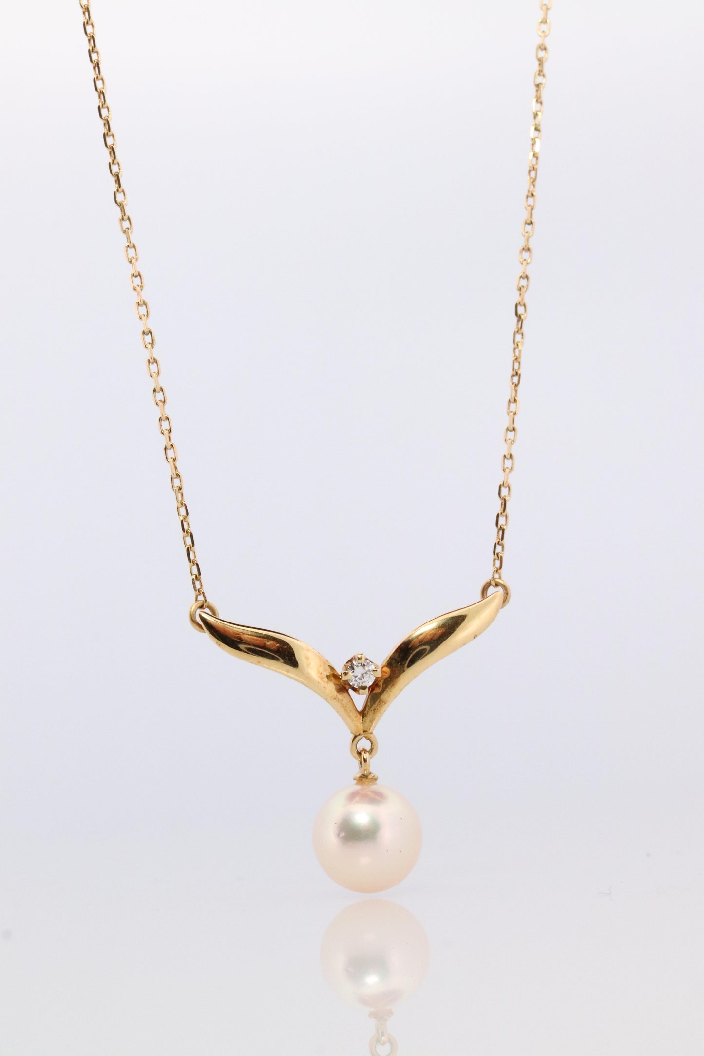 Mikimoto Pendant. Vintage 18k Gold Mikimoto Pearl Diamond Necklace.