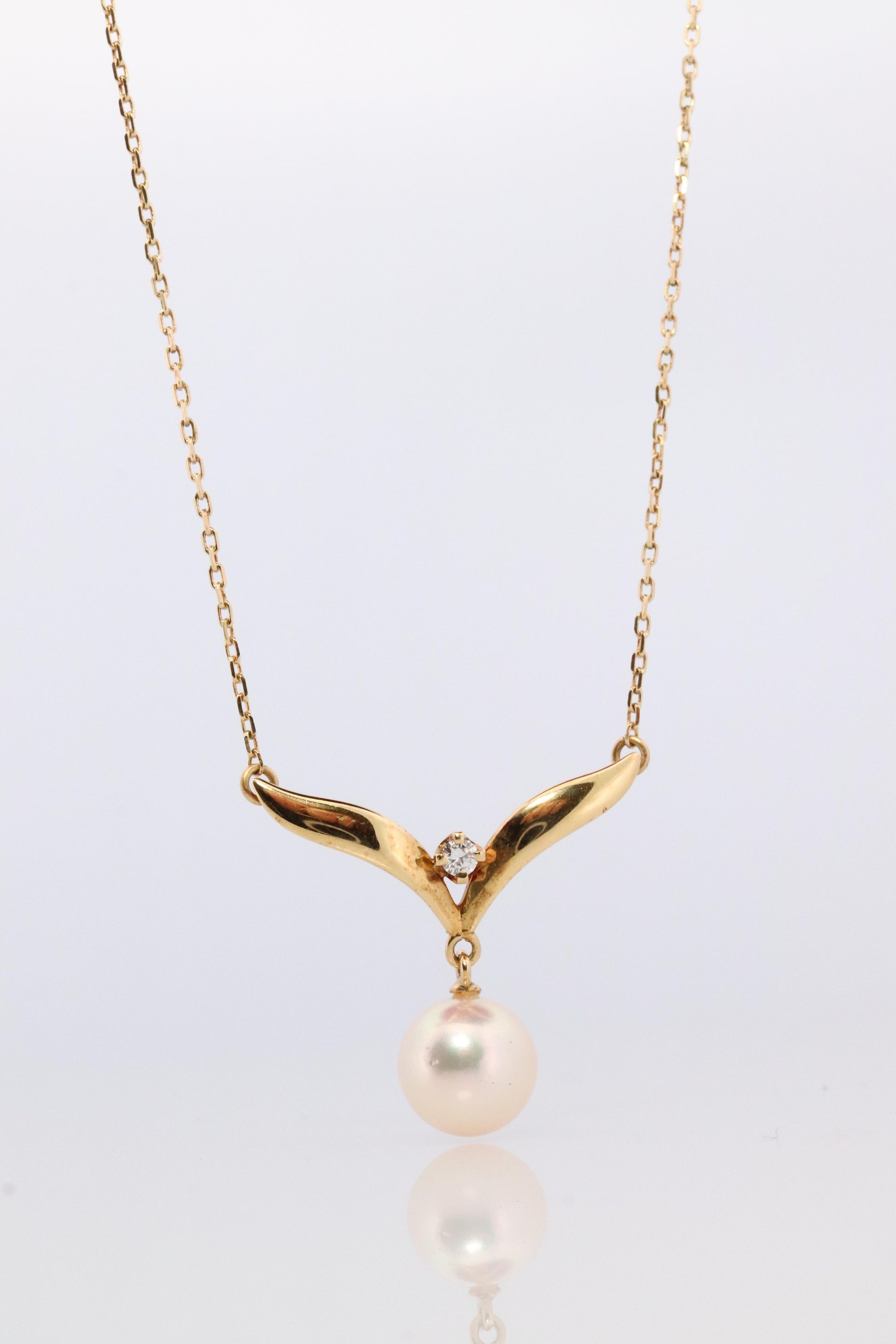 Mikimoto Pendant. Vintage 18k Gold Mikimoto Pearl Diamond Necklace.