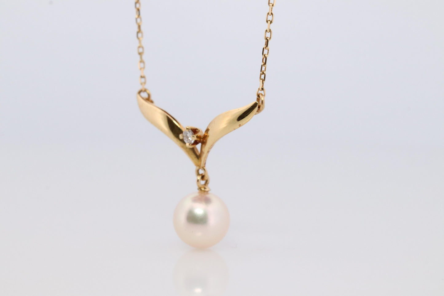 Mikimoto Pendant. Vintage 18k Gold Mikimoto Pearl Diamond Necklace.