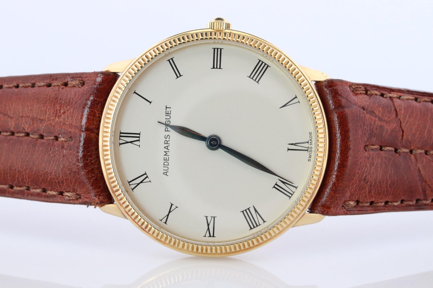 Audemars Piguet Thin Watch. AP 18k Yellow Gold 31mm Classic Coin Edge Bezel