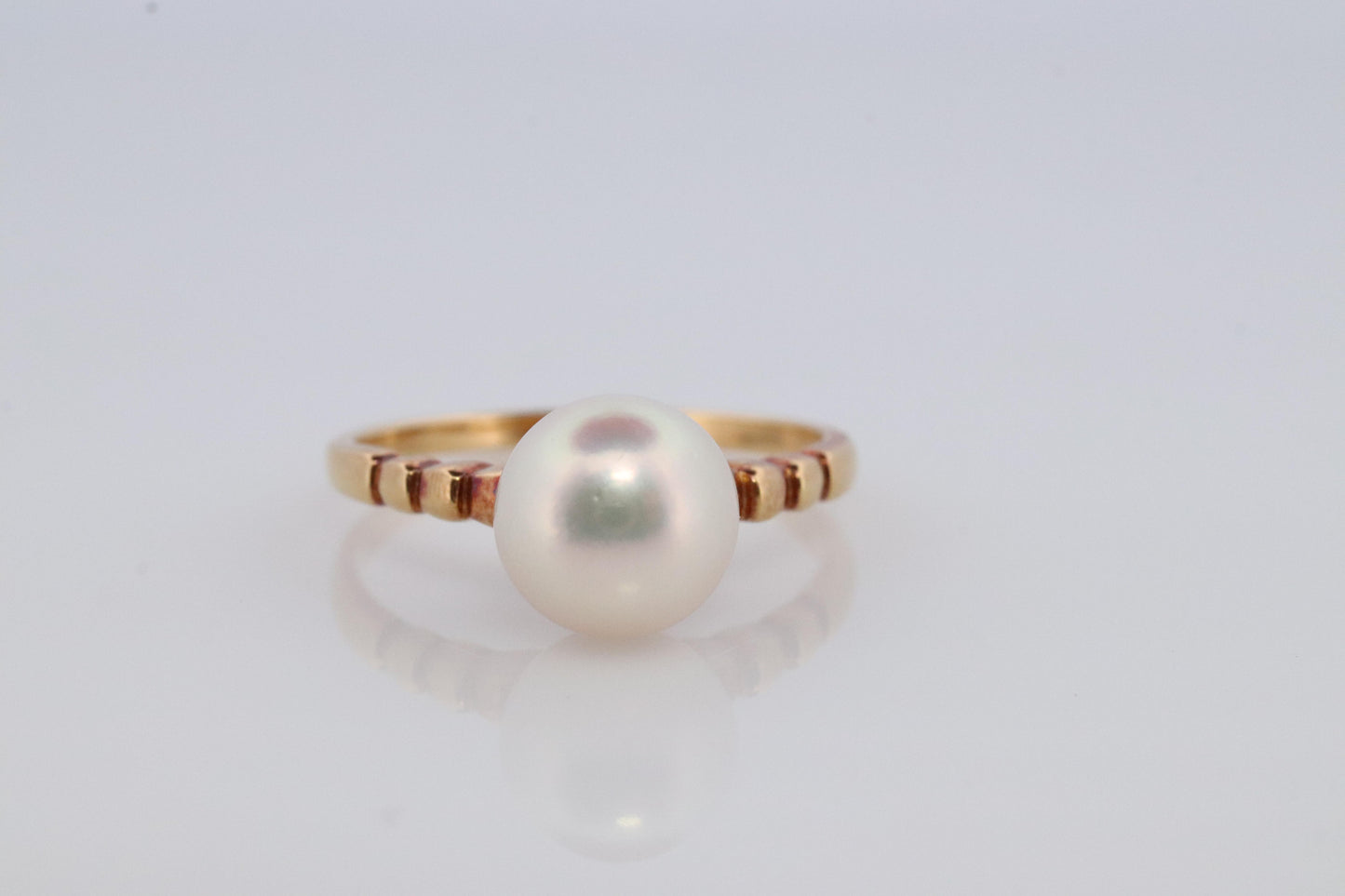 Mikimoto Ring. Vintage 18k Gold Mikimoto Solitaire Pearl ring. Mikimoto Pearl