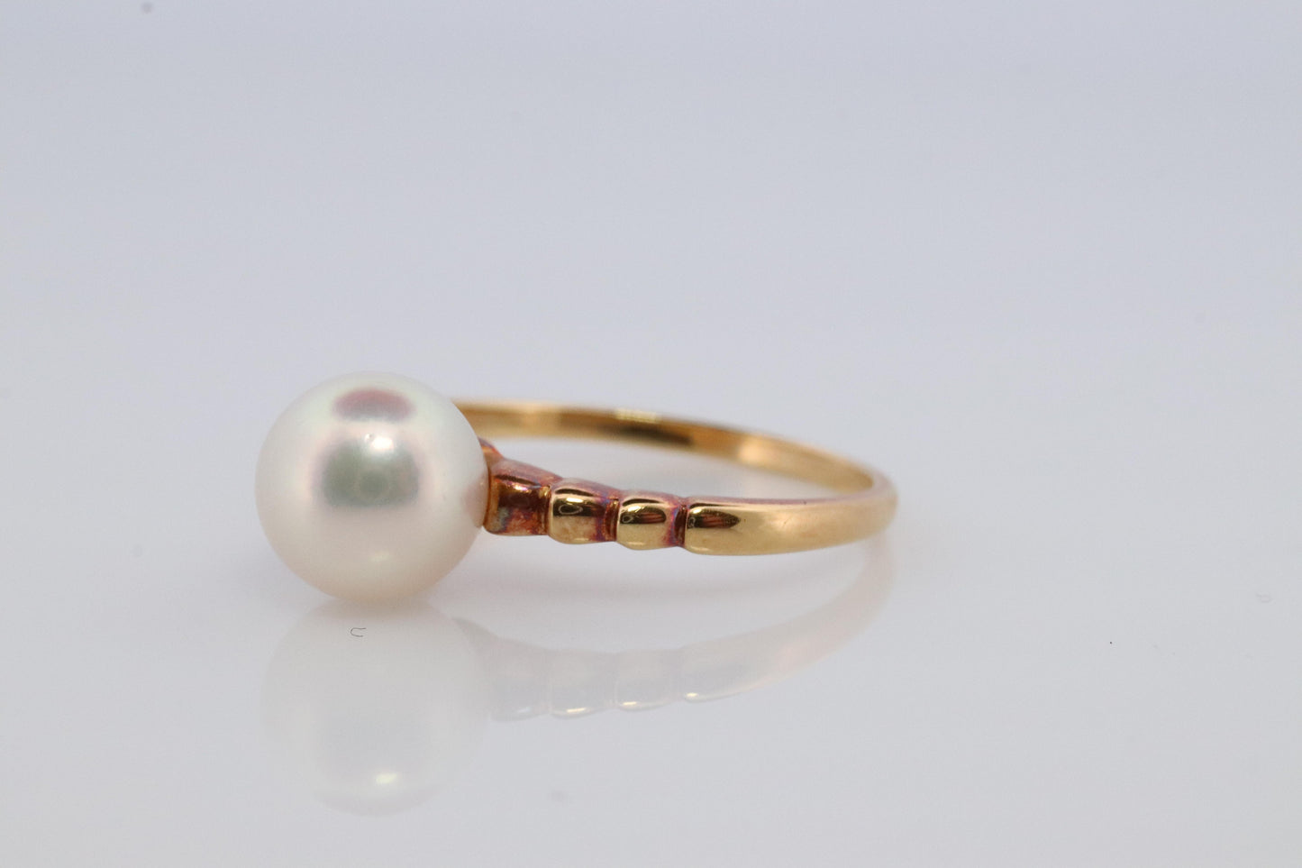 Mikimoto Ring. Vintage 18k Gold Mikimoto Solitaire Pearl ring. Mikimoto Pearl