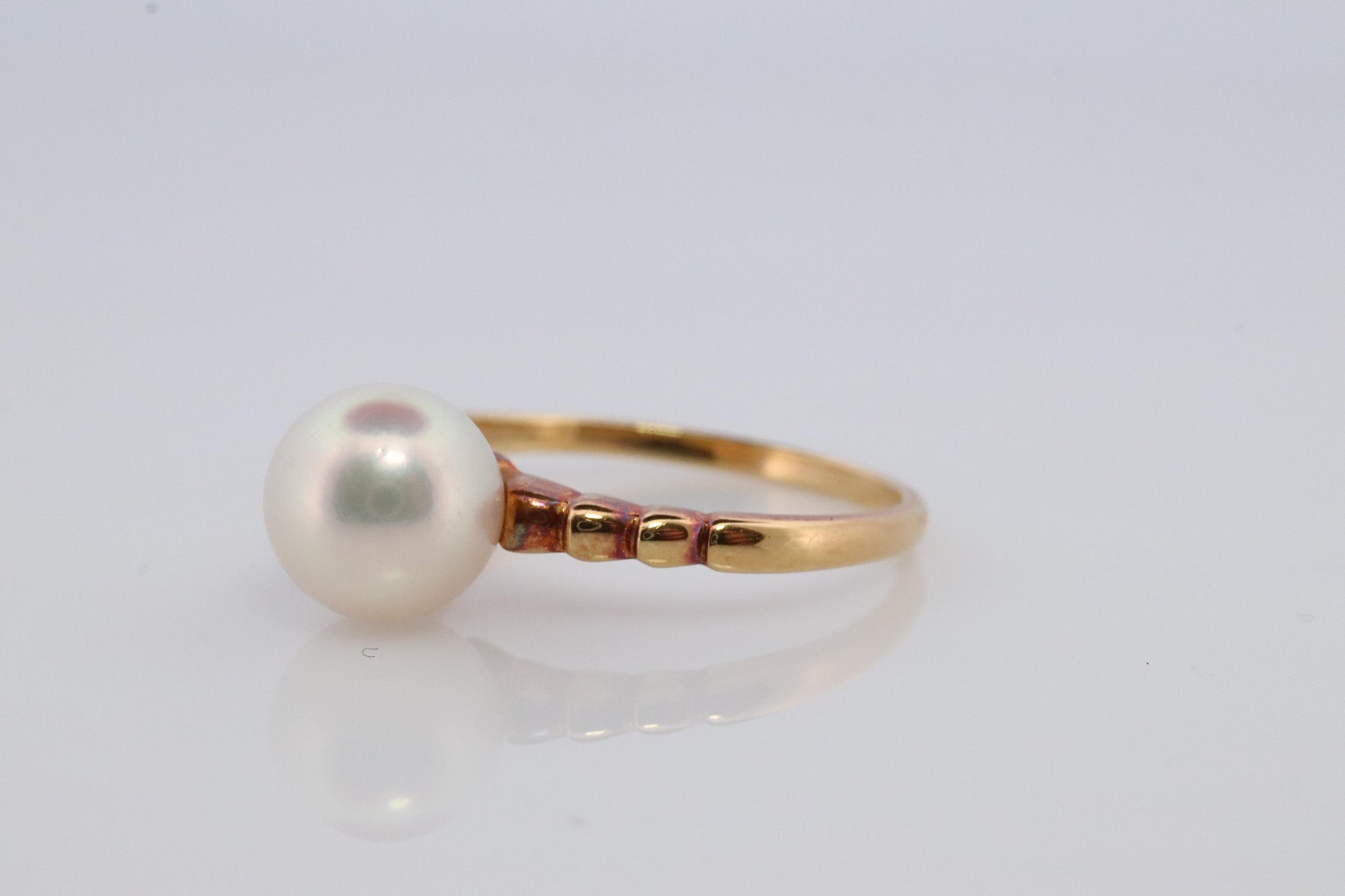 Mikimoto Ring. Vintage 18k Gold Mikimoto Solitaire Pearl ring. Mikimoto Pearl