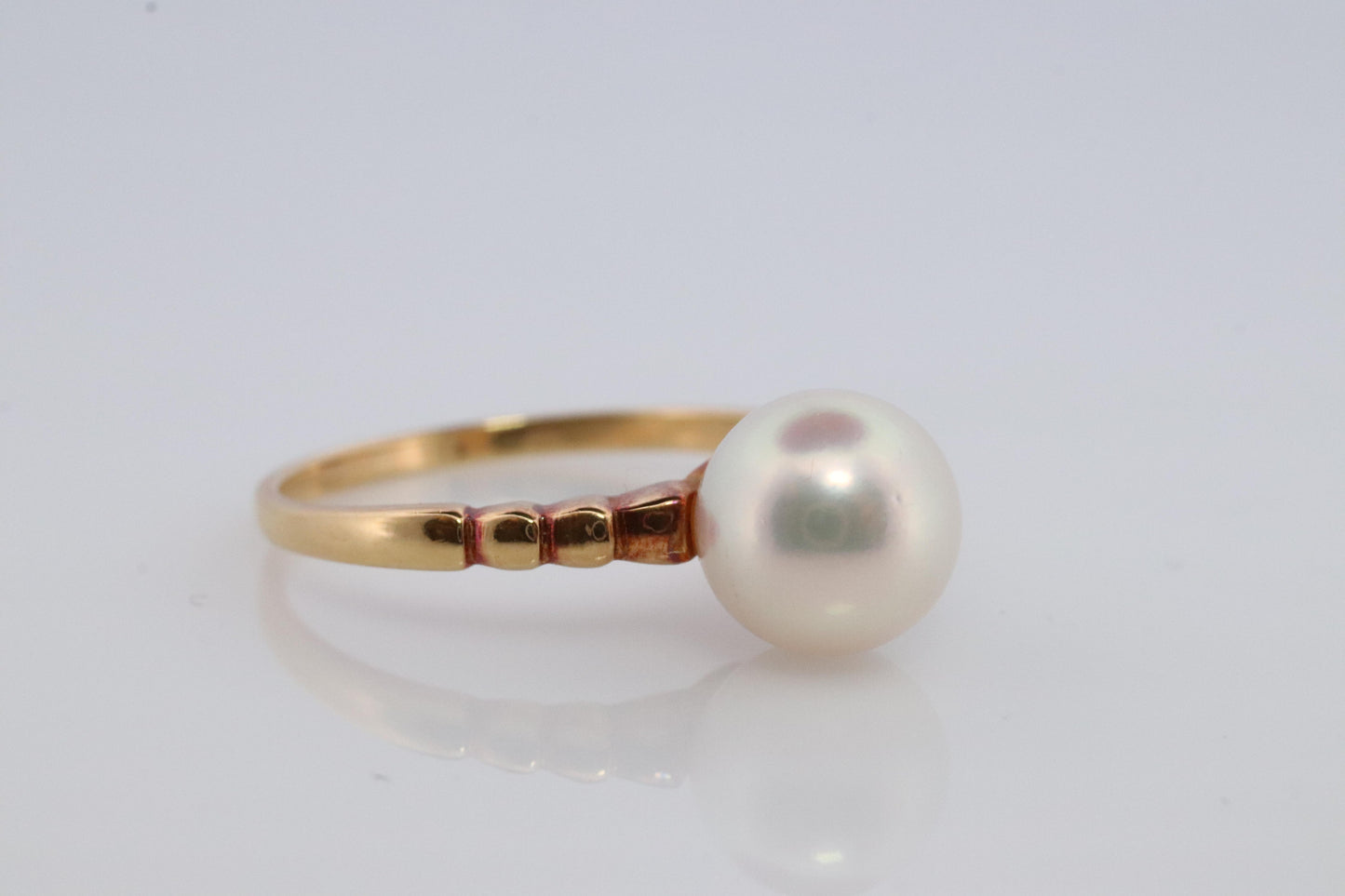 Mikimoto Ring. Vintage 18k Gold Mikimoto Solitaire Pearl ring. Mikimoto Pearl